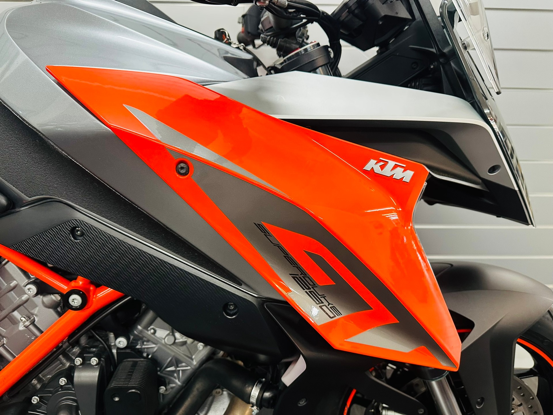 KTM 1290 Super Duke GT-image-1