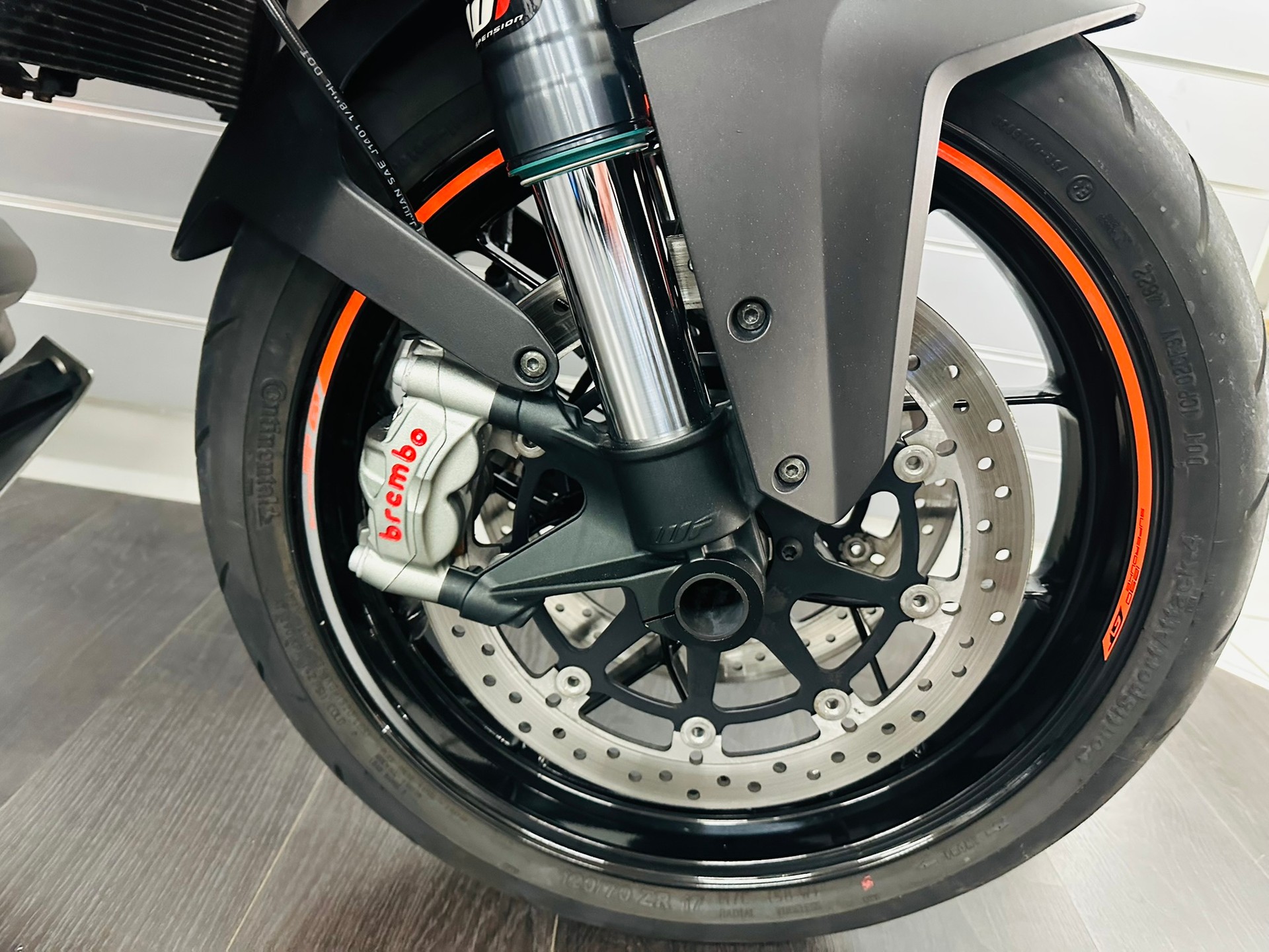 KTM 1290 Super Duke GT-image-3