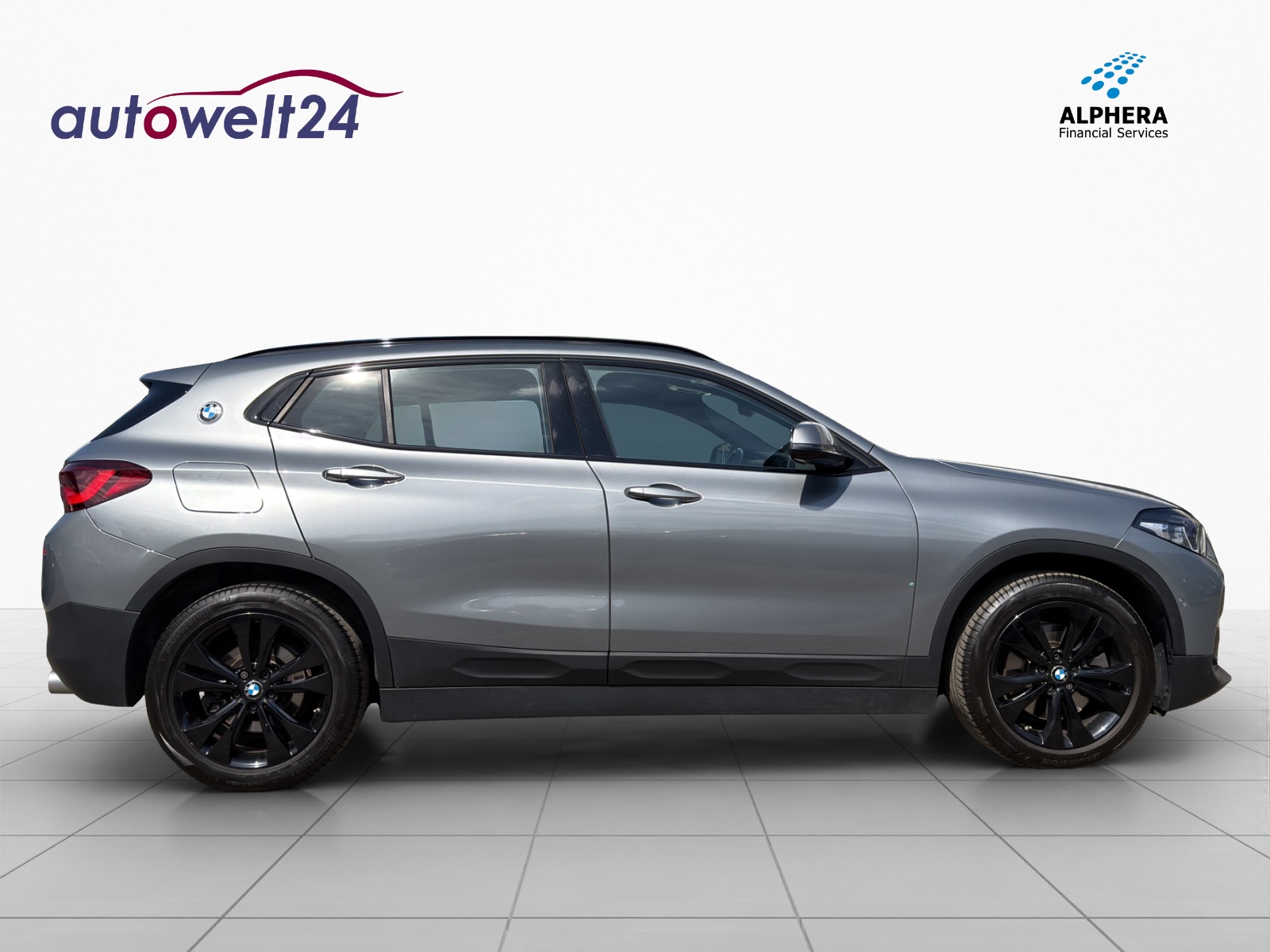 BMW X2 xDrive 20i-showroom-element-3