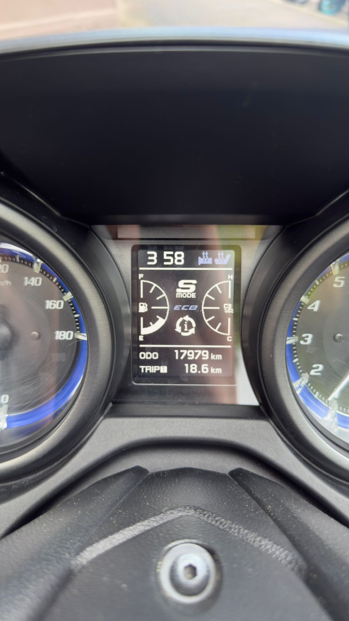 YAMAHA T-MAX Tech-Max XP 560-image-4