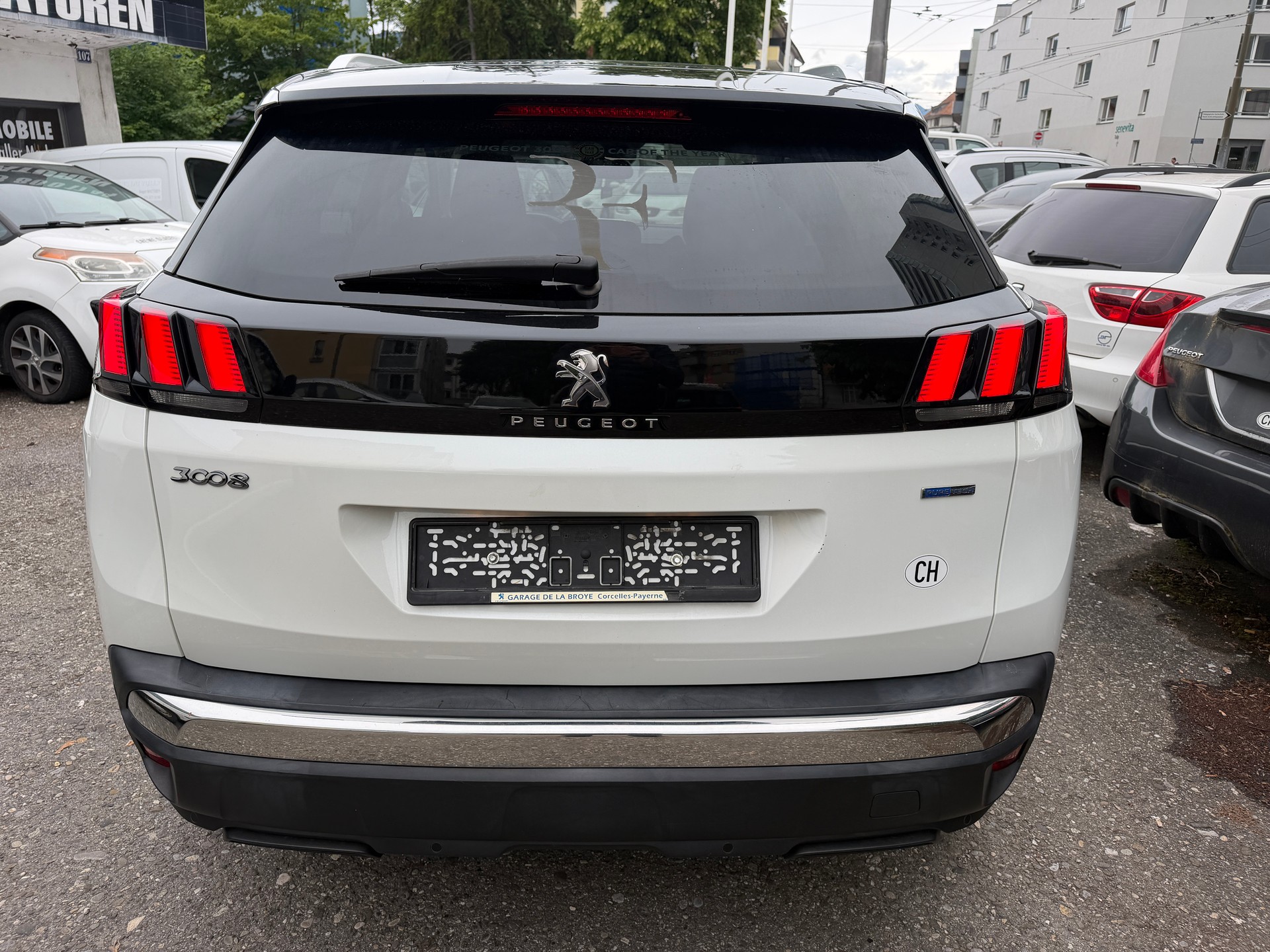 PEUGEOT 3008 1.2 PureTech Allure EAT-image-4