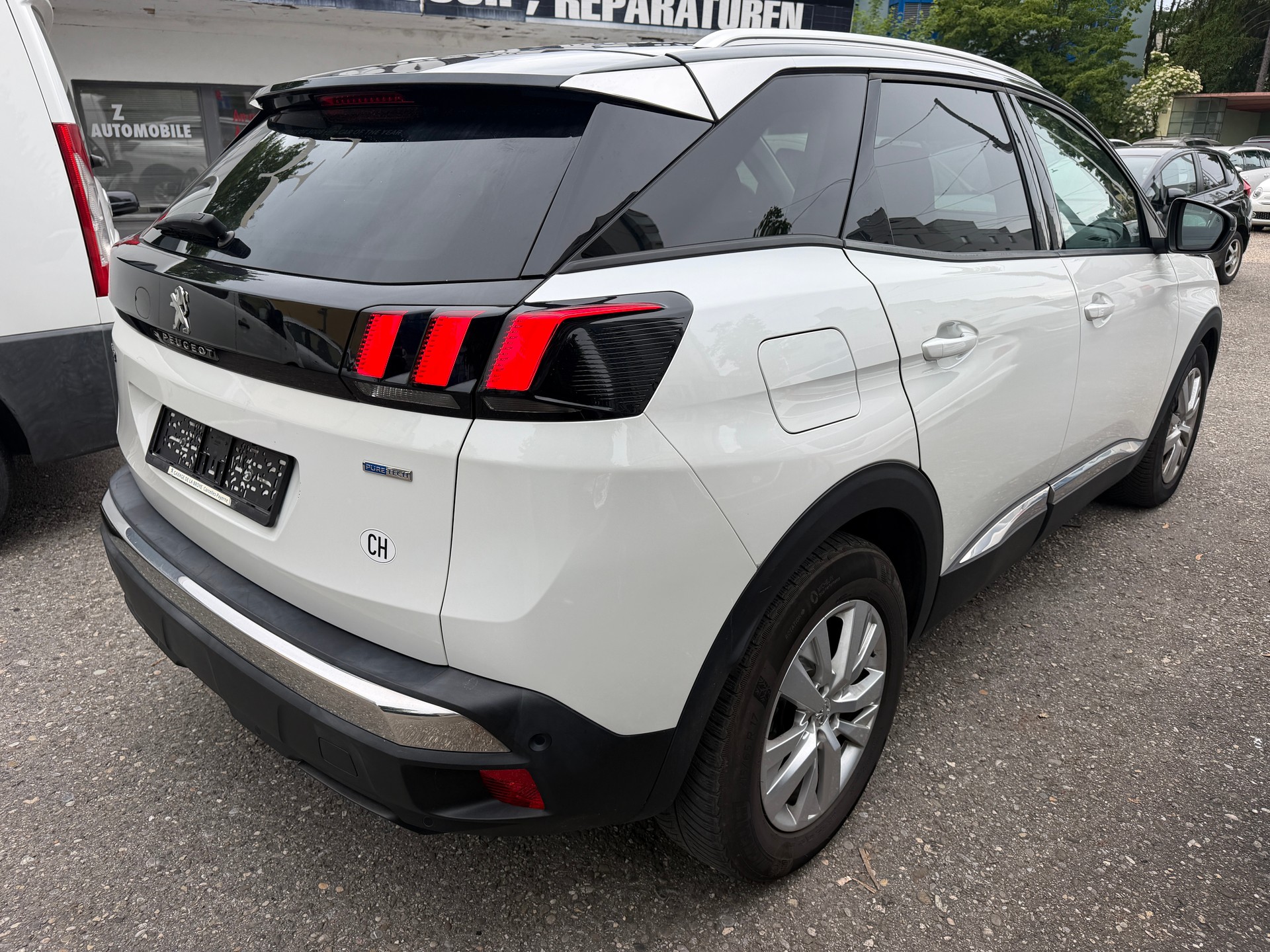 PEUGEOT 3008 1.2 PureTech Allure EAT-image-3