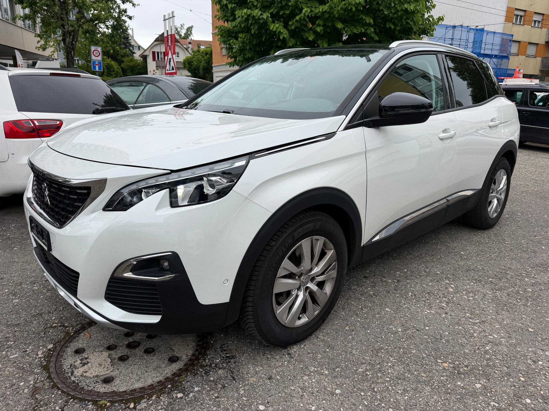 PEUGEOT 3008 1.2 PureTech Allure EAT-image-1