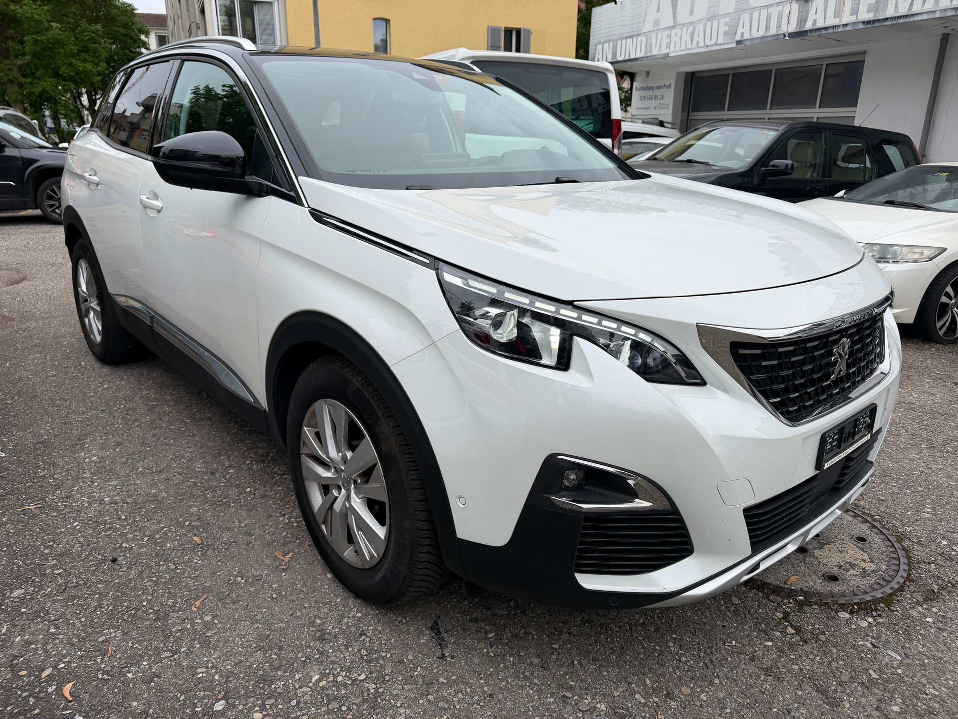 PEUGEOT 3008 1.2 PureTech Allure EAT-image-2