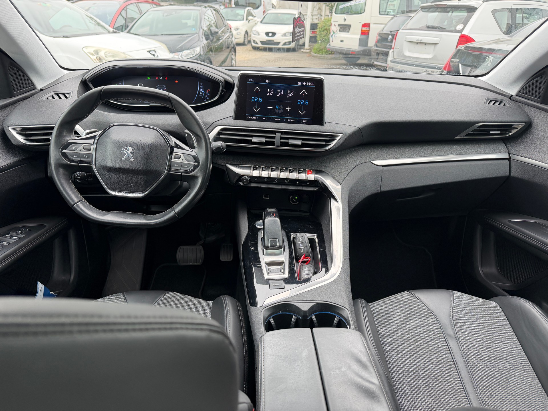 PEUGEOT 3008 1.2 PureTech Allure EAT-image-7