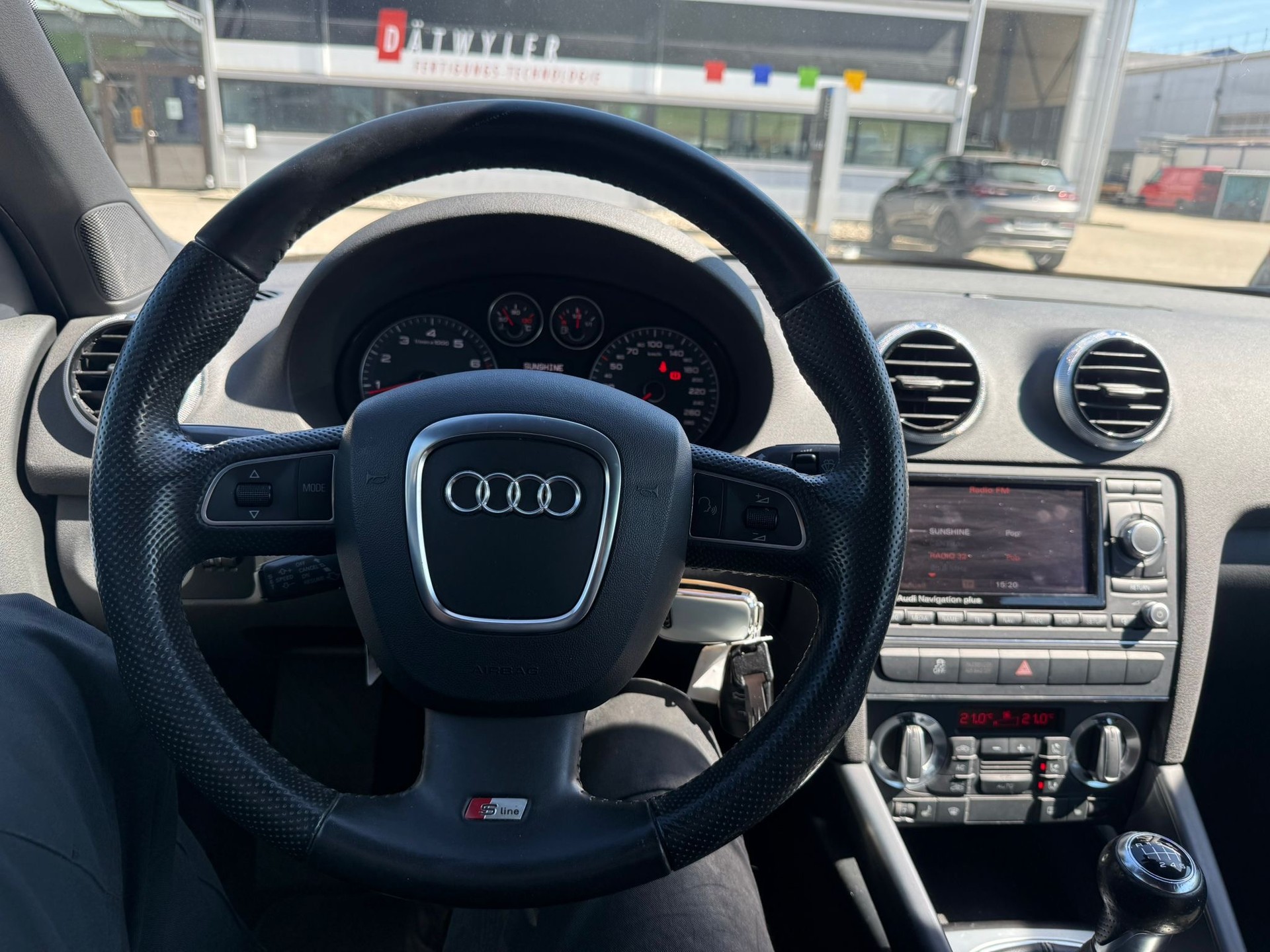 AUDI A3 Cabriolet 1.8 TFSI Ambition-image-10
