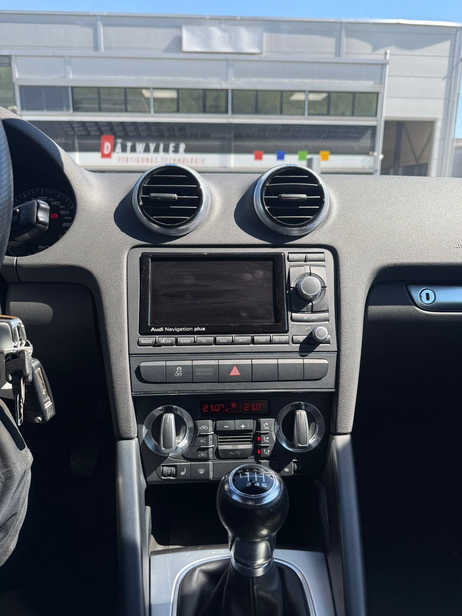 AUDI A3 Cabriolet 1.8 TFSI Ambition-image-11