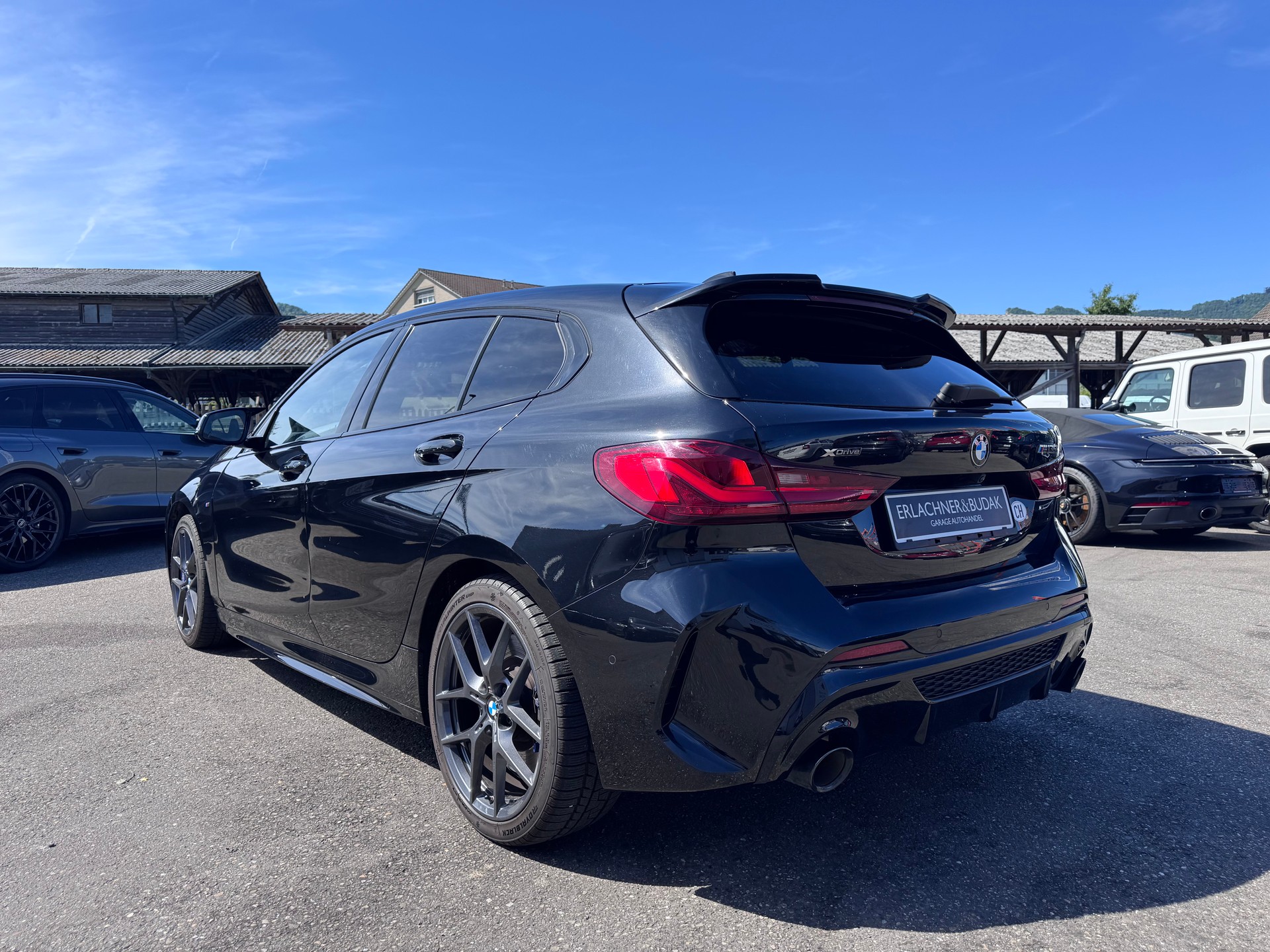 BMW M135i xDrive Steptronic-showroom-element-3