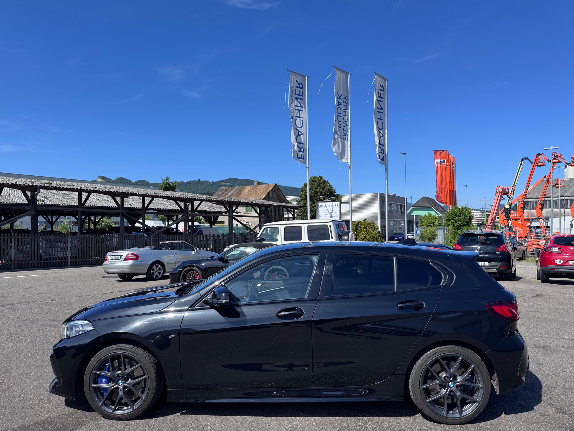 BMW M135i xDrive Steptronic-showroom-element-2