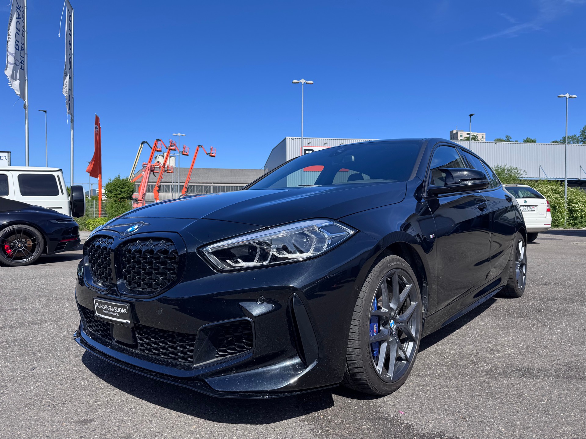 BMW M135i xDrive Steptronic-showroom-element-1