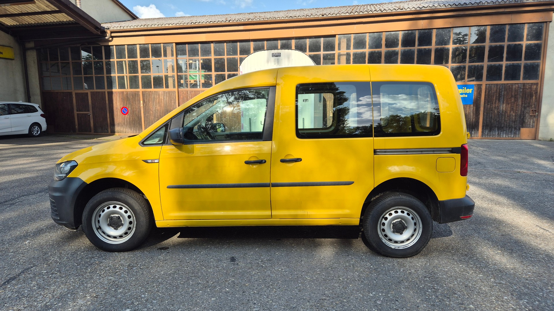 VW Caddy Alltrack 2.0 TDI 4M-showroom-element-1