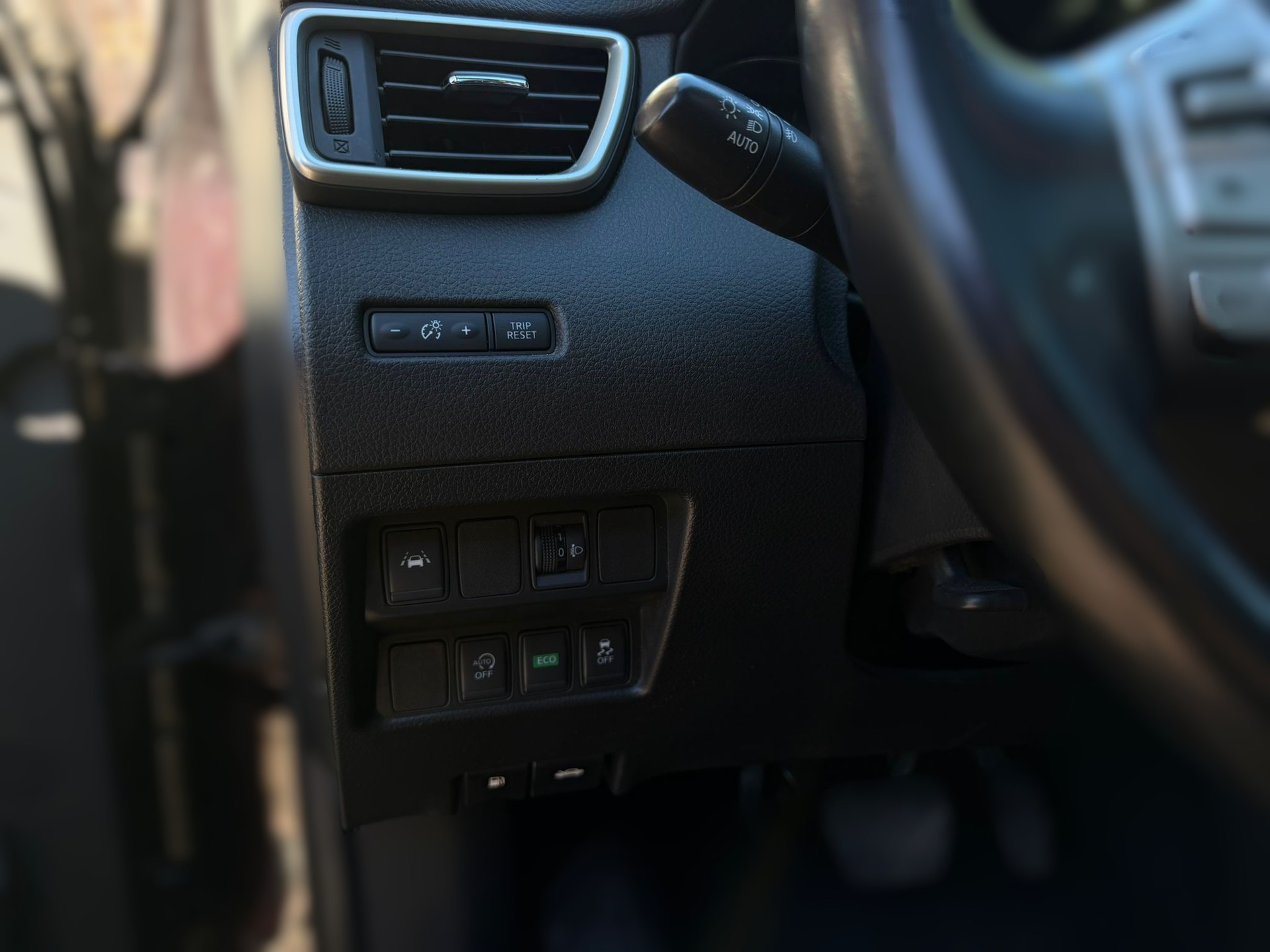 NISSAN QASHQAI-image-16