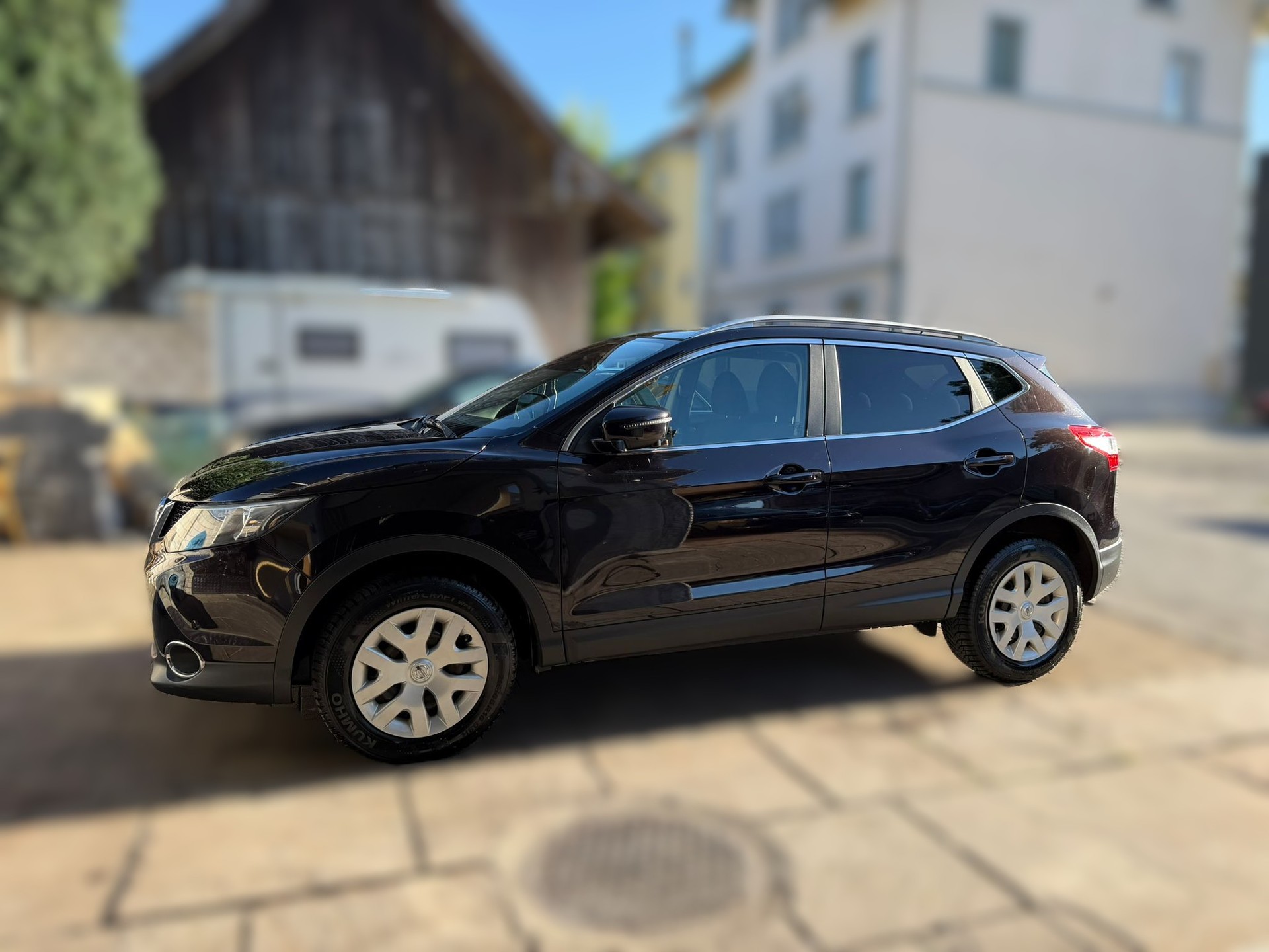 NISSAN QASHQAI-showroom-element-1