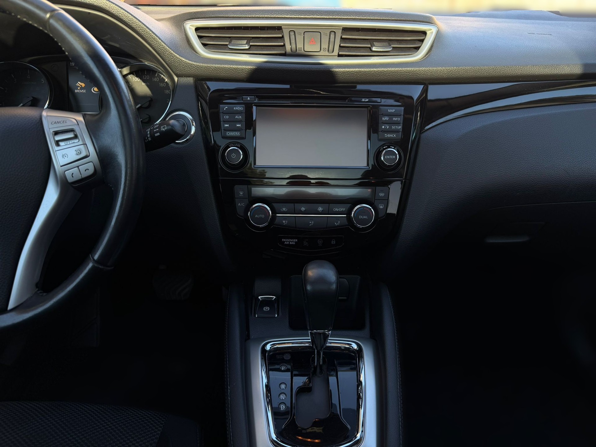 NISSAN QASHQAI-image-13