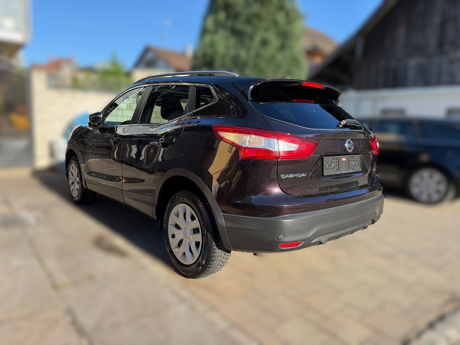 NISSAN QASHQAI-showroom-element-2