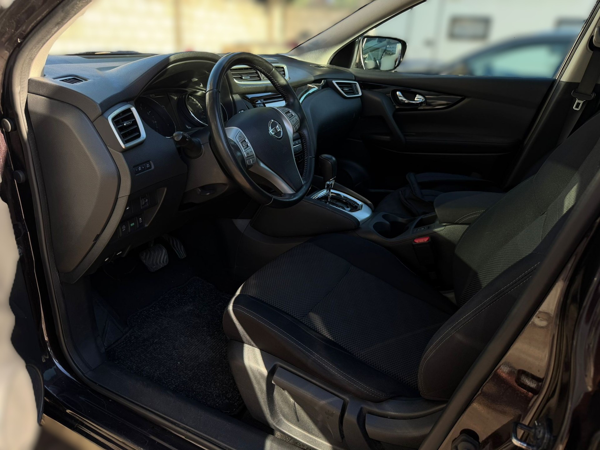 NISSAN QASHQAI-image-11