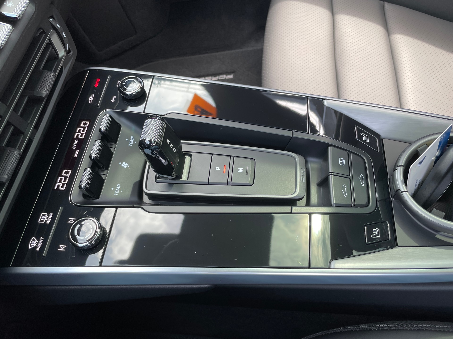 PORSCHE 911 Carrera 4 PDK-image-17