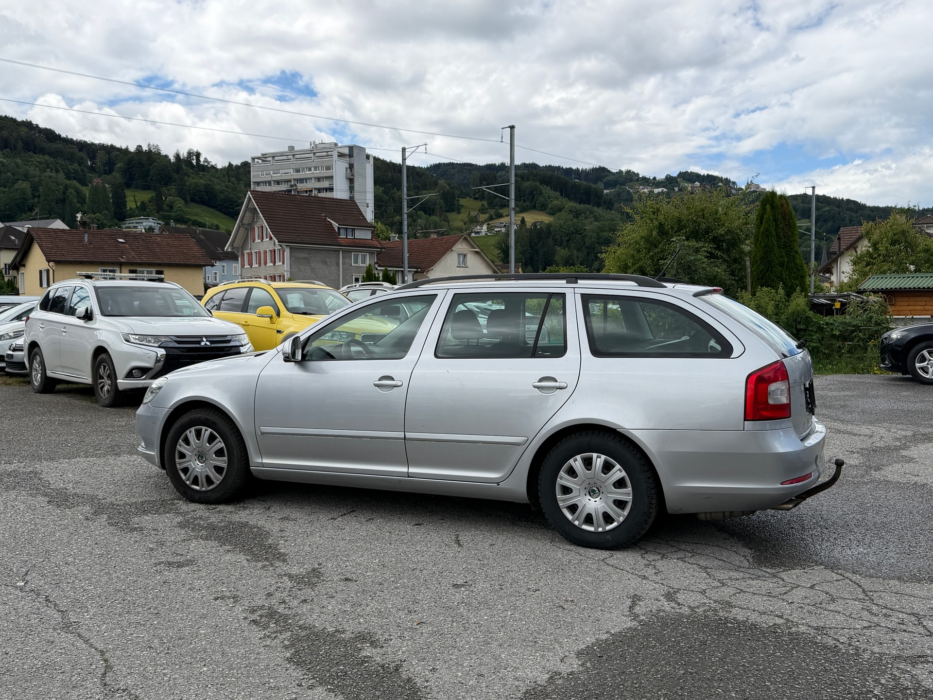 SKODA Octavia Combi 2.0 TDI Arosa 4x4-image-13