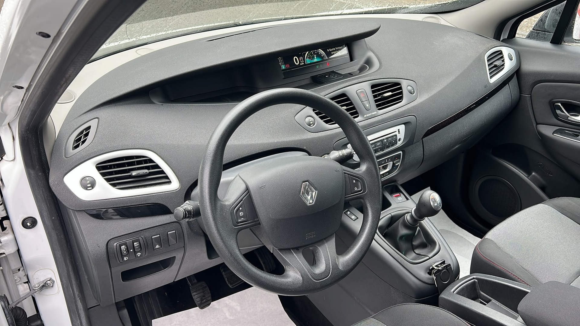 RENAULT Scénic 1.4 16V Turbo Expression-image-9
