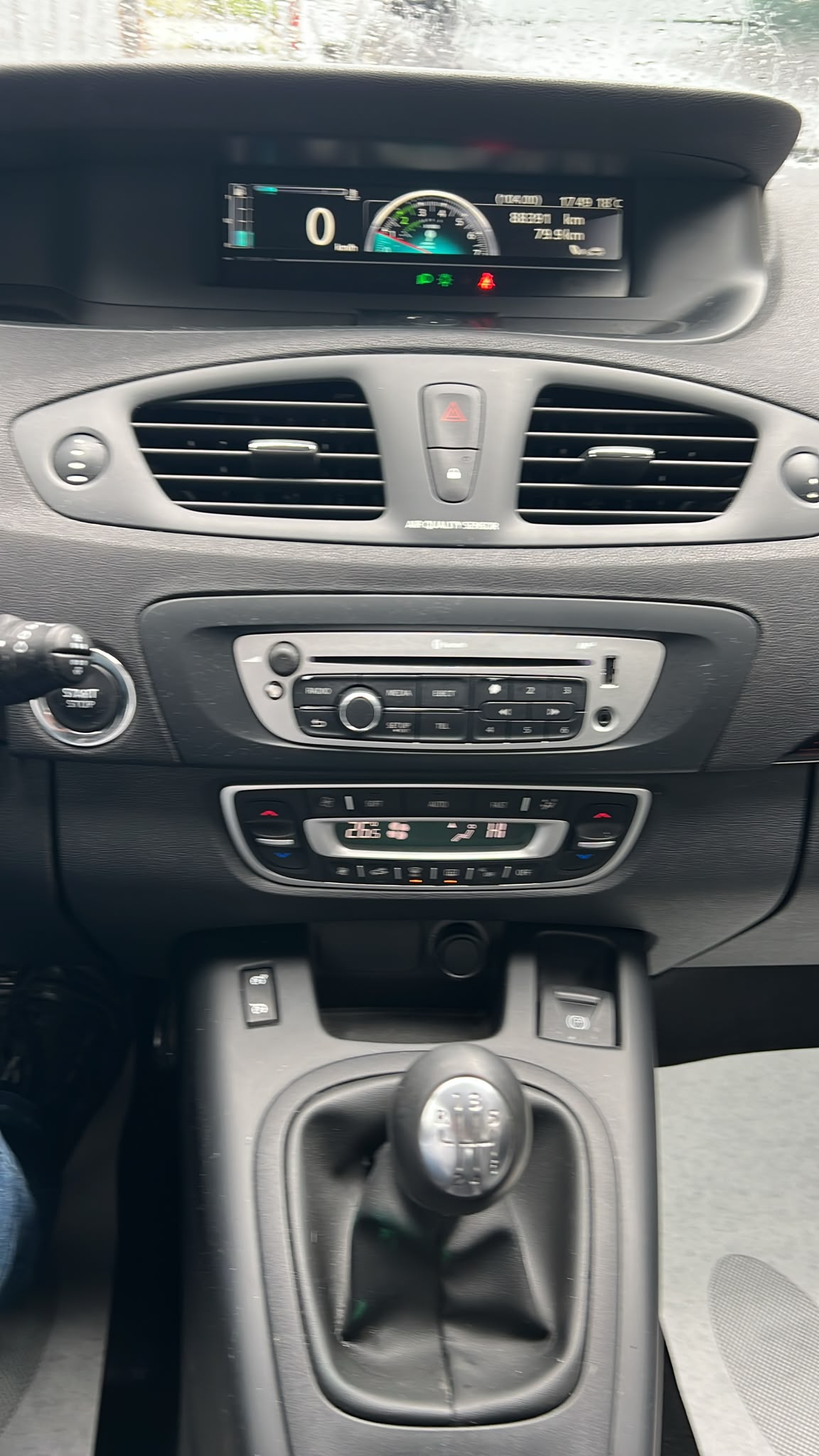 RENAULT Scénic 1.4 16V Turbo Expression-image-10