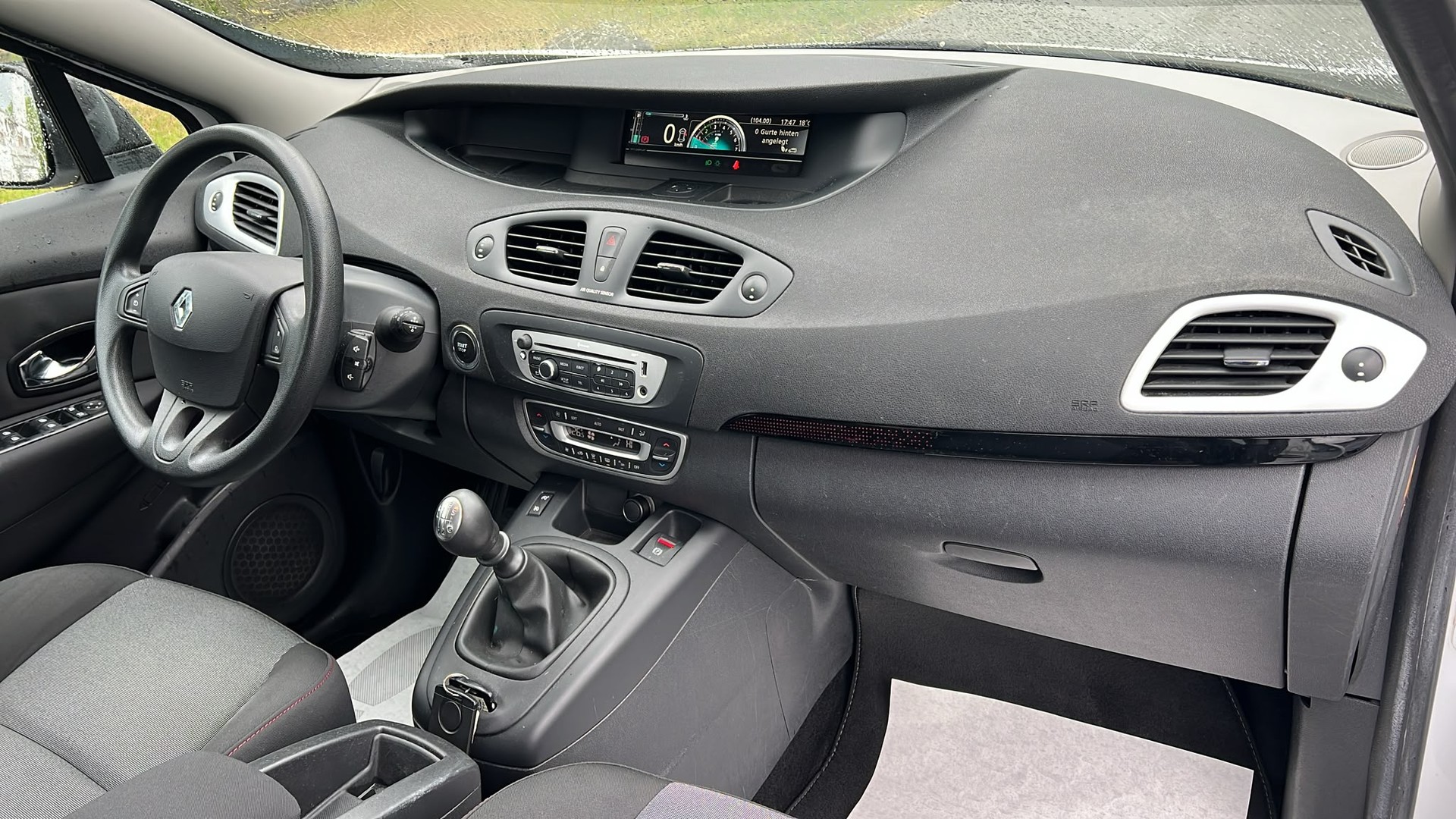 RENAULT Scénic 1.4 16V Turbo Expression-image-12