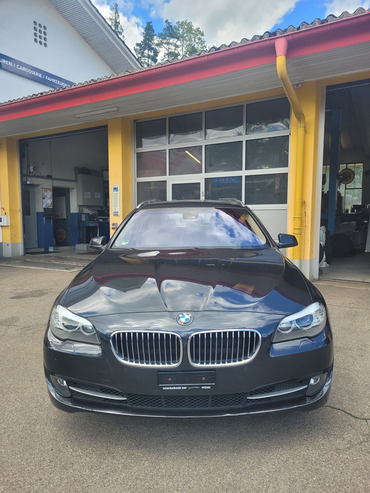 BMW 530d xDrive Touring Steptronic-image-0