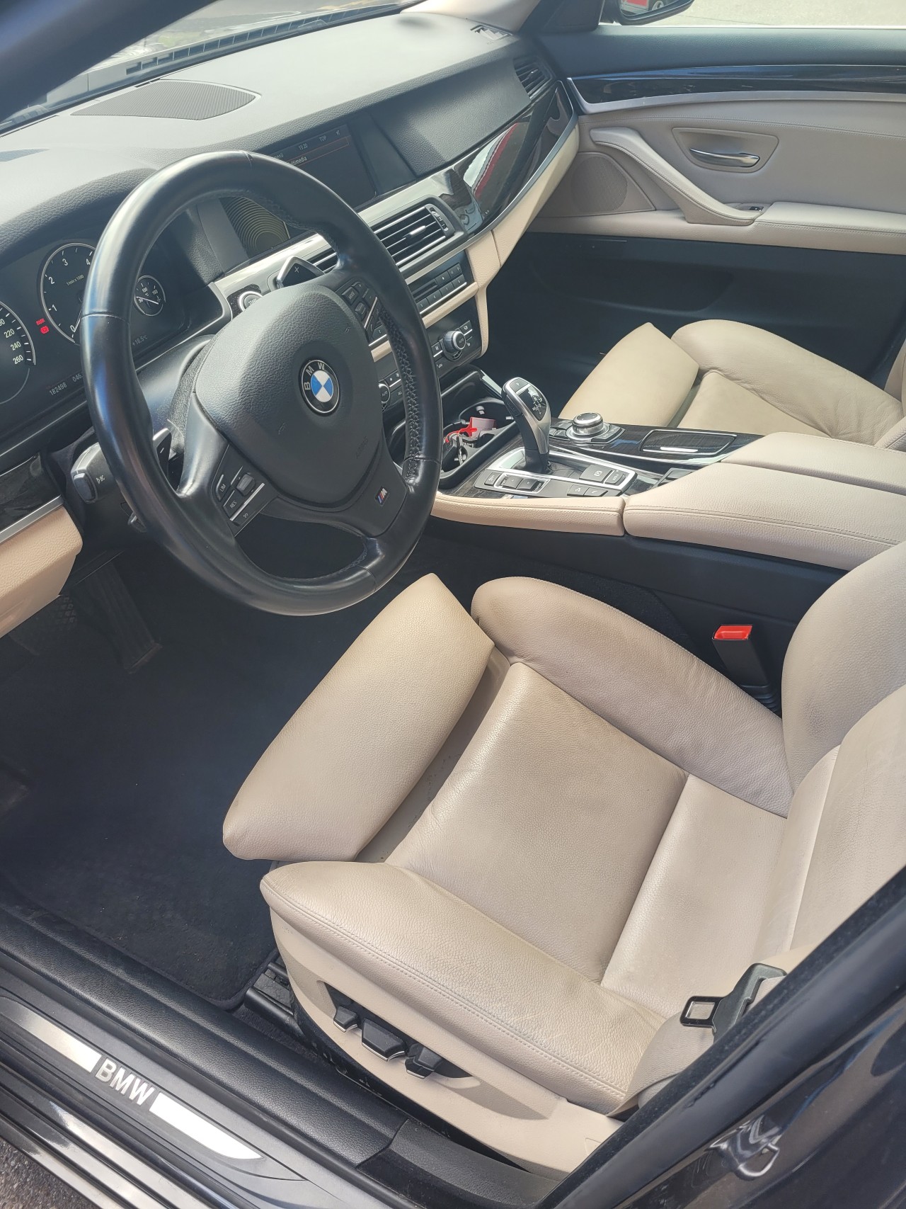 BMW 530d xDrive Touring Steptronic-image-8