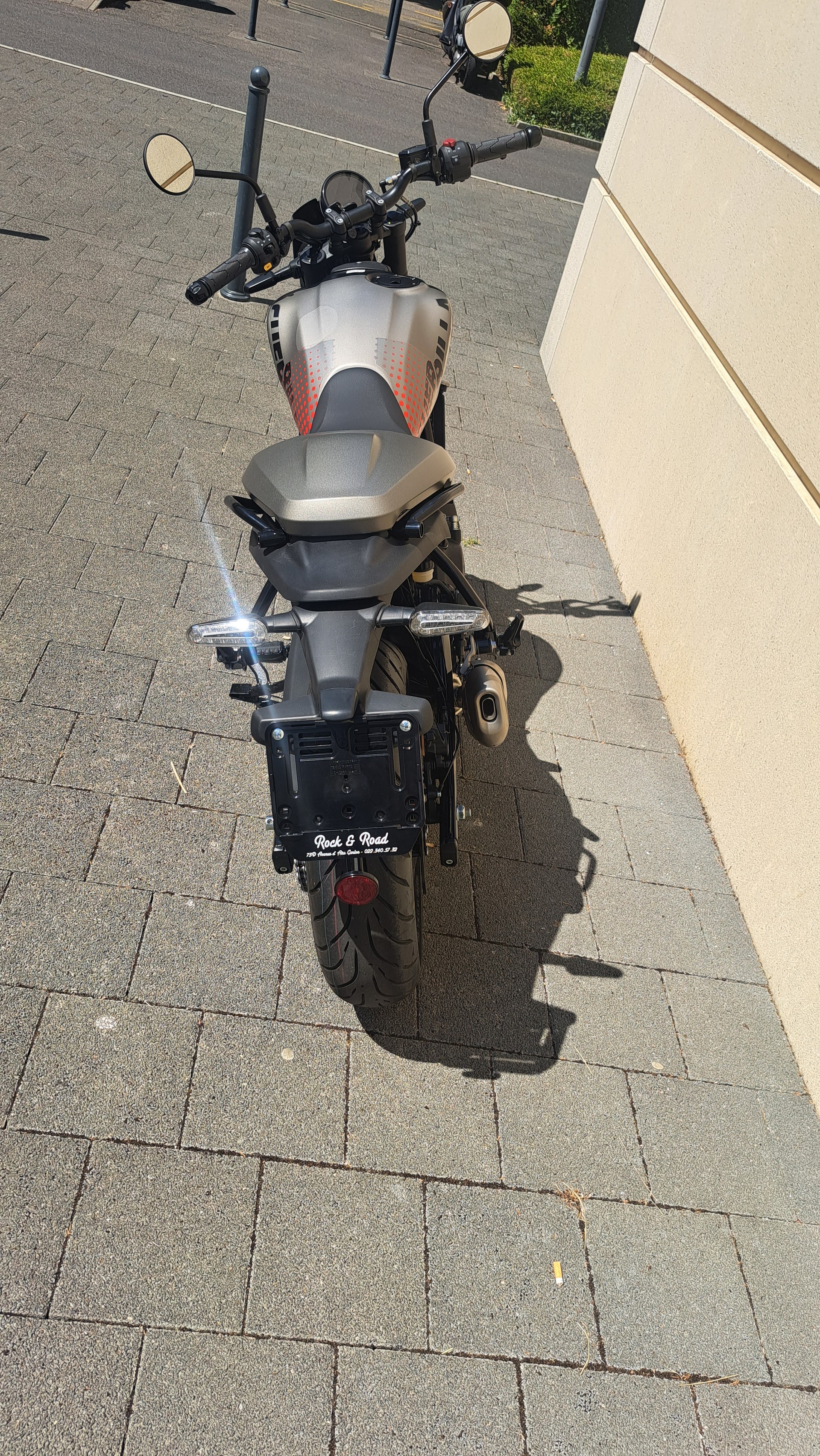 HUSQVARNA Svartpilen 401-image-3