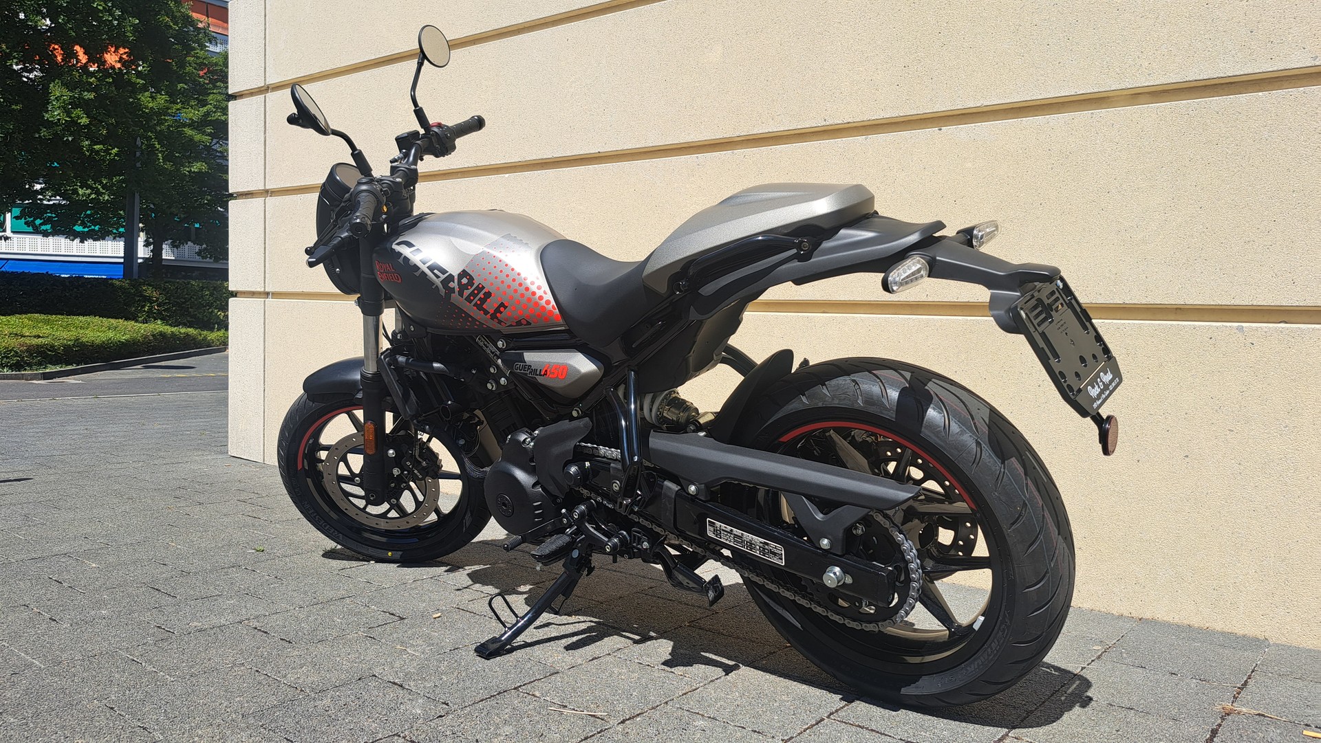 HUSQVARNA Svartpilen 401-image-2