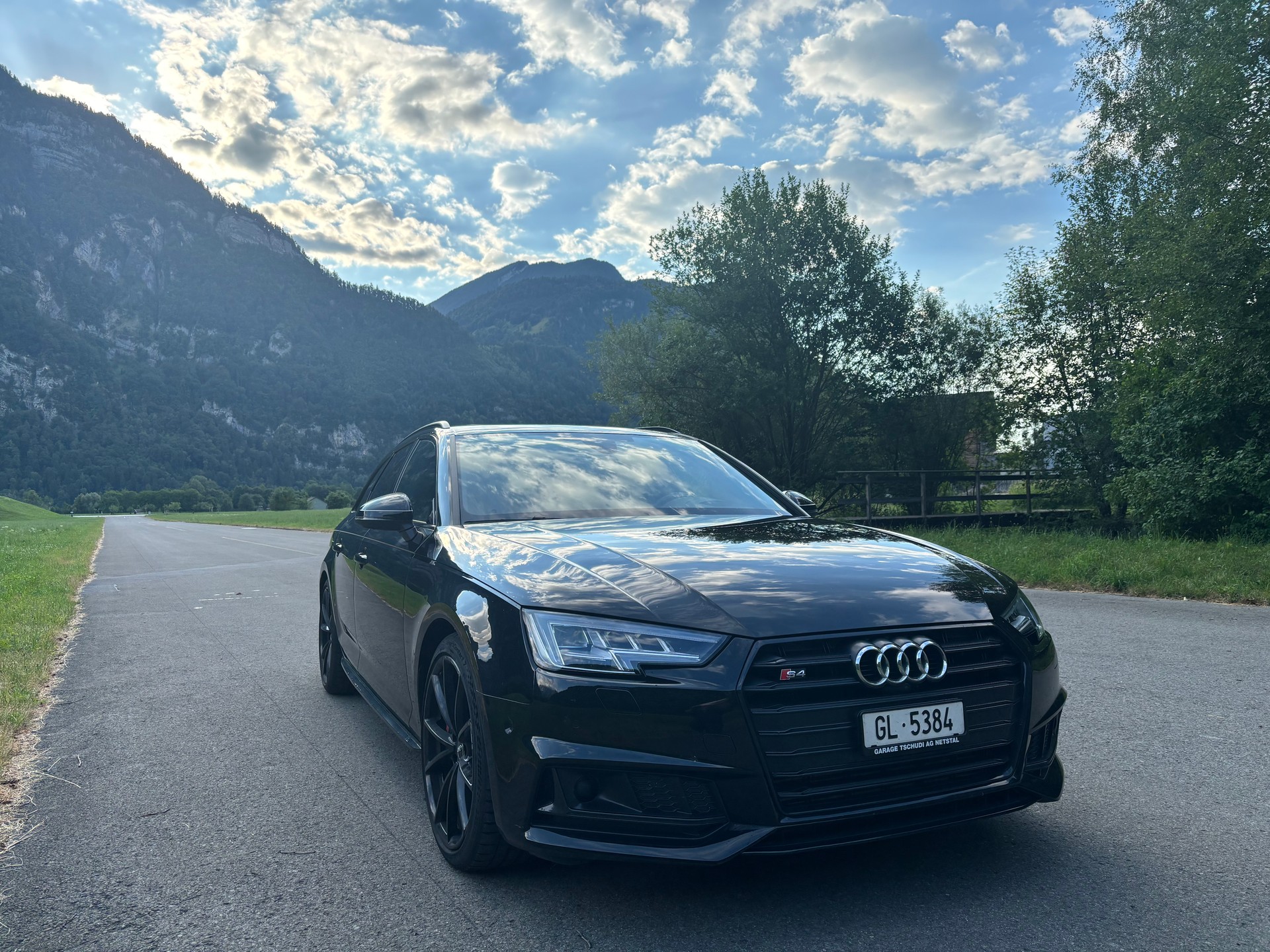 AUDI 3.0 V6 TFSI quattro S-Tronic-image-2