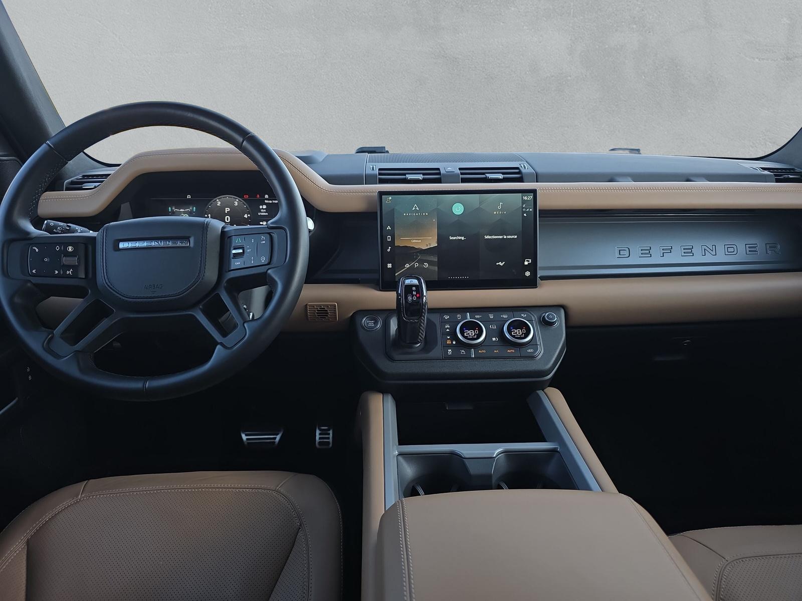 LAND ROVER Defender 130 3.0 D I6 300 X-Dynamic HSE (CH) AHK 3.0T 📍-image-12