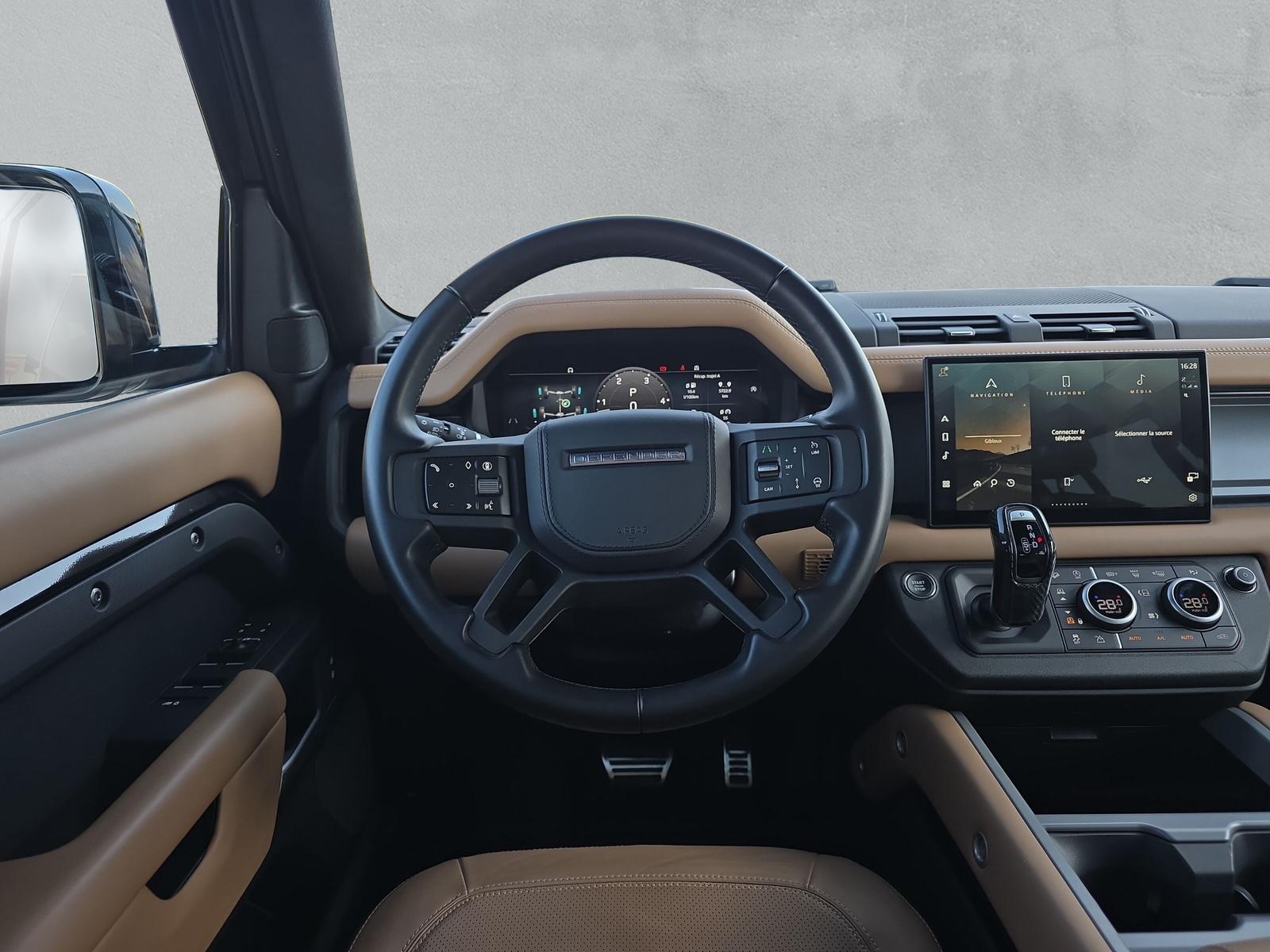 LAND ROVER Defender 130 3.0 D I6 300 X-Dynamic HSE (CH) AHK 3.0T-image-15