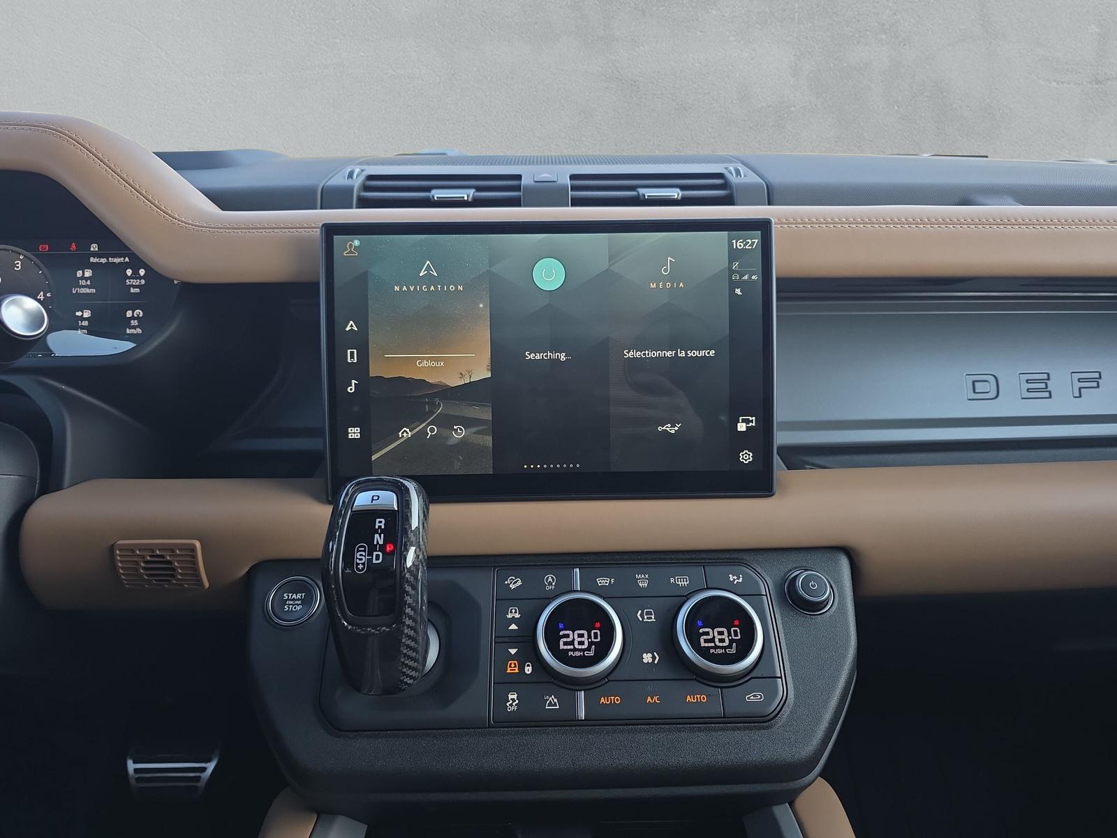 LAND ROVER Defender 130 3.0 D I6 300 X-Dynamic HSE (CH) AHK 3.0T 📍-image-13