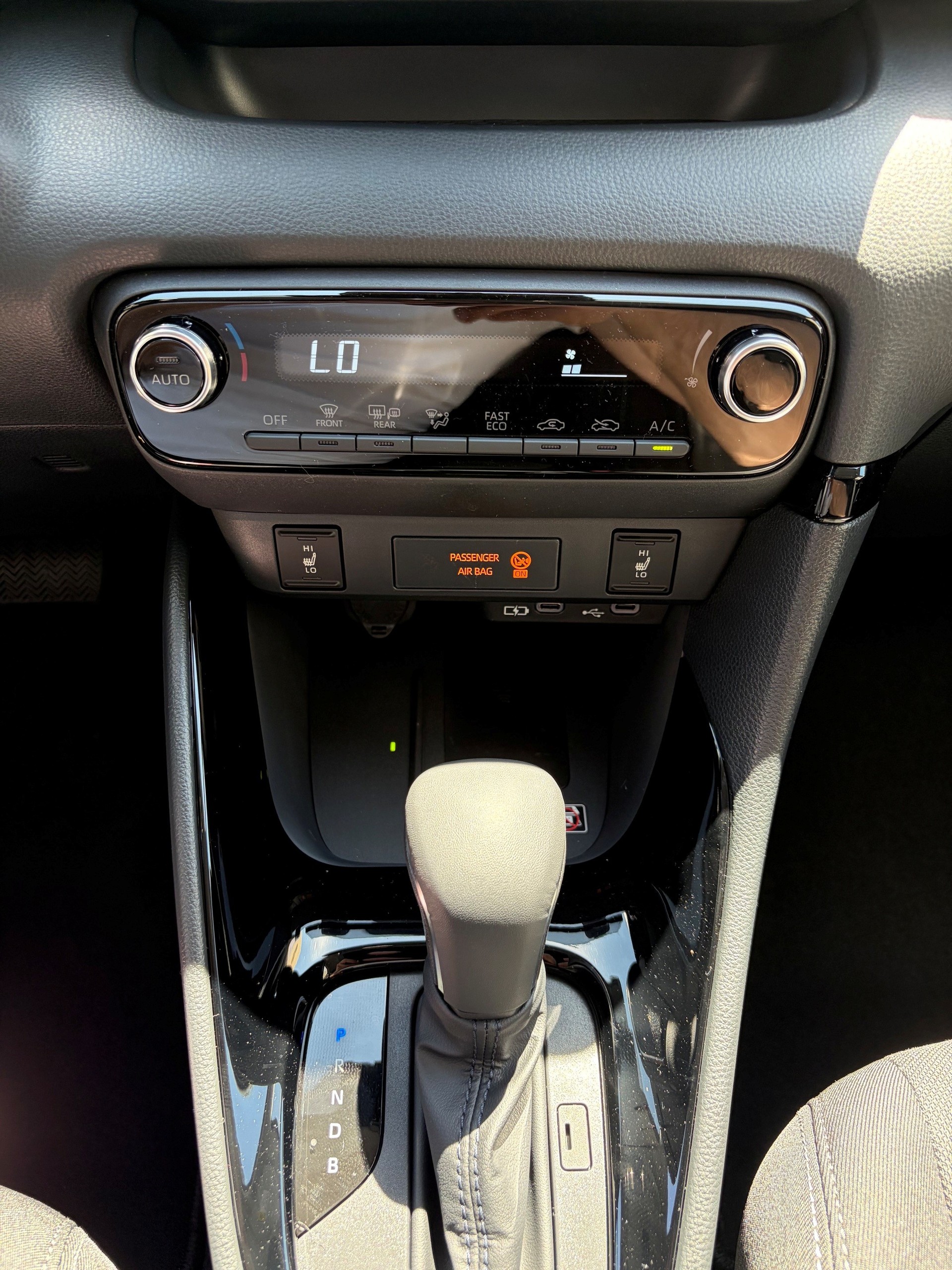 TOYOTA Yaris 1.5 Trend e-CVT-image-12
