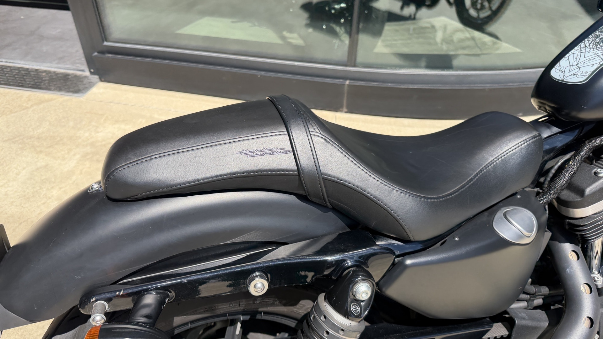 HARLEY-DAVIDSON XL 883 N Sportster Iron-image-3