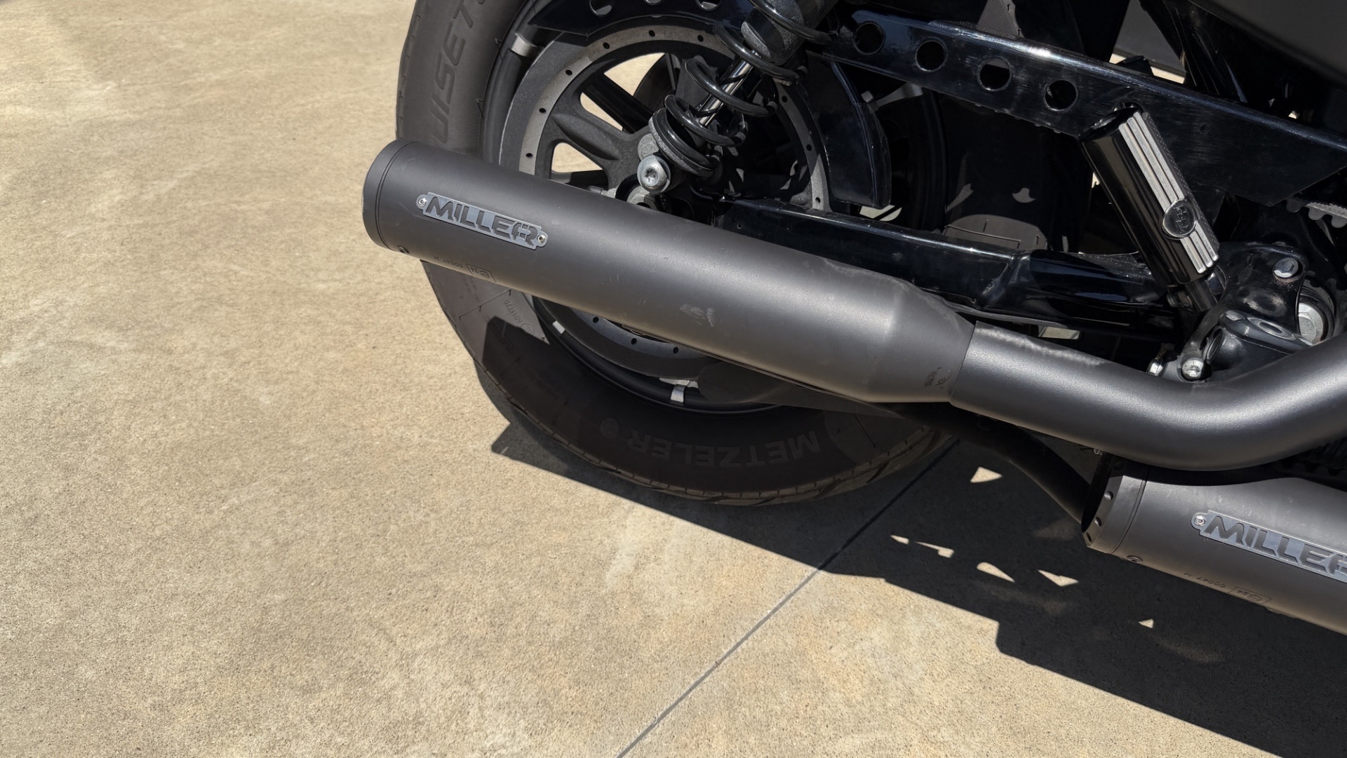 HARLEY-DAVIDSON XL 883 N Sportster Iron-image-1
