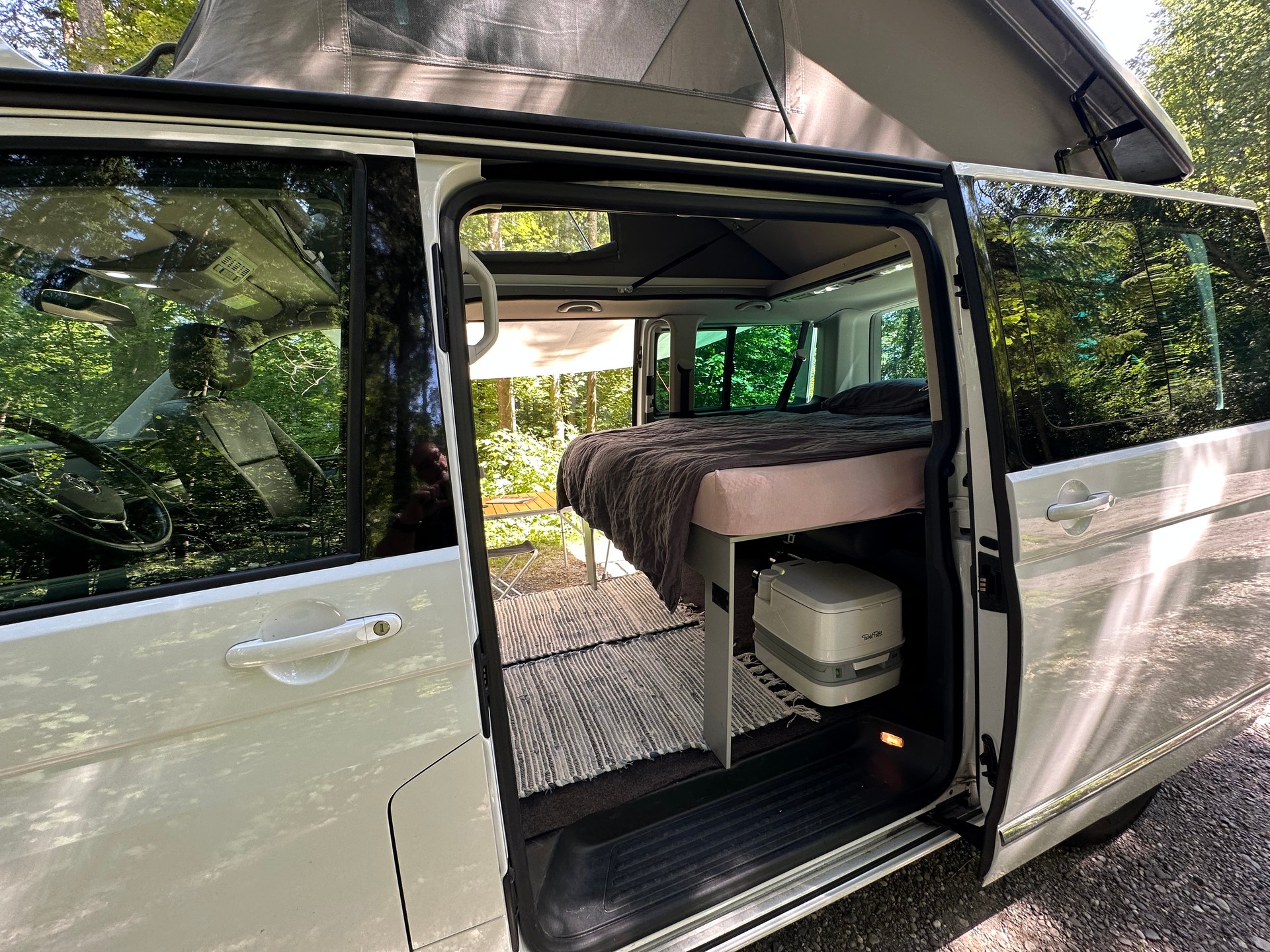 VW T6 Caravelle Highline TSI 2.0 4Motion mit 4 Schlafplätzen-image-8