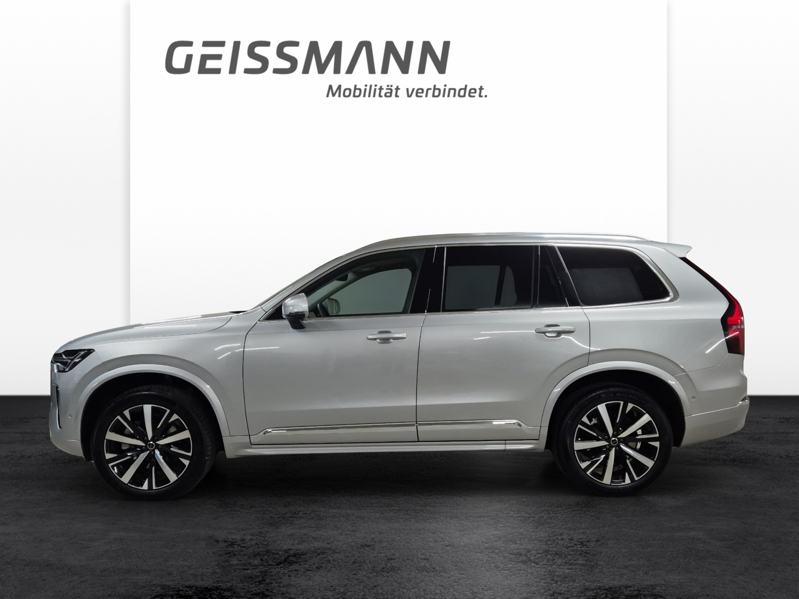 VOLVO XC90 2.0 B5 MH Plus Bright AWD-showroom-element-2