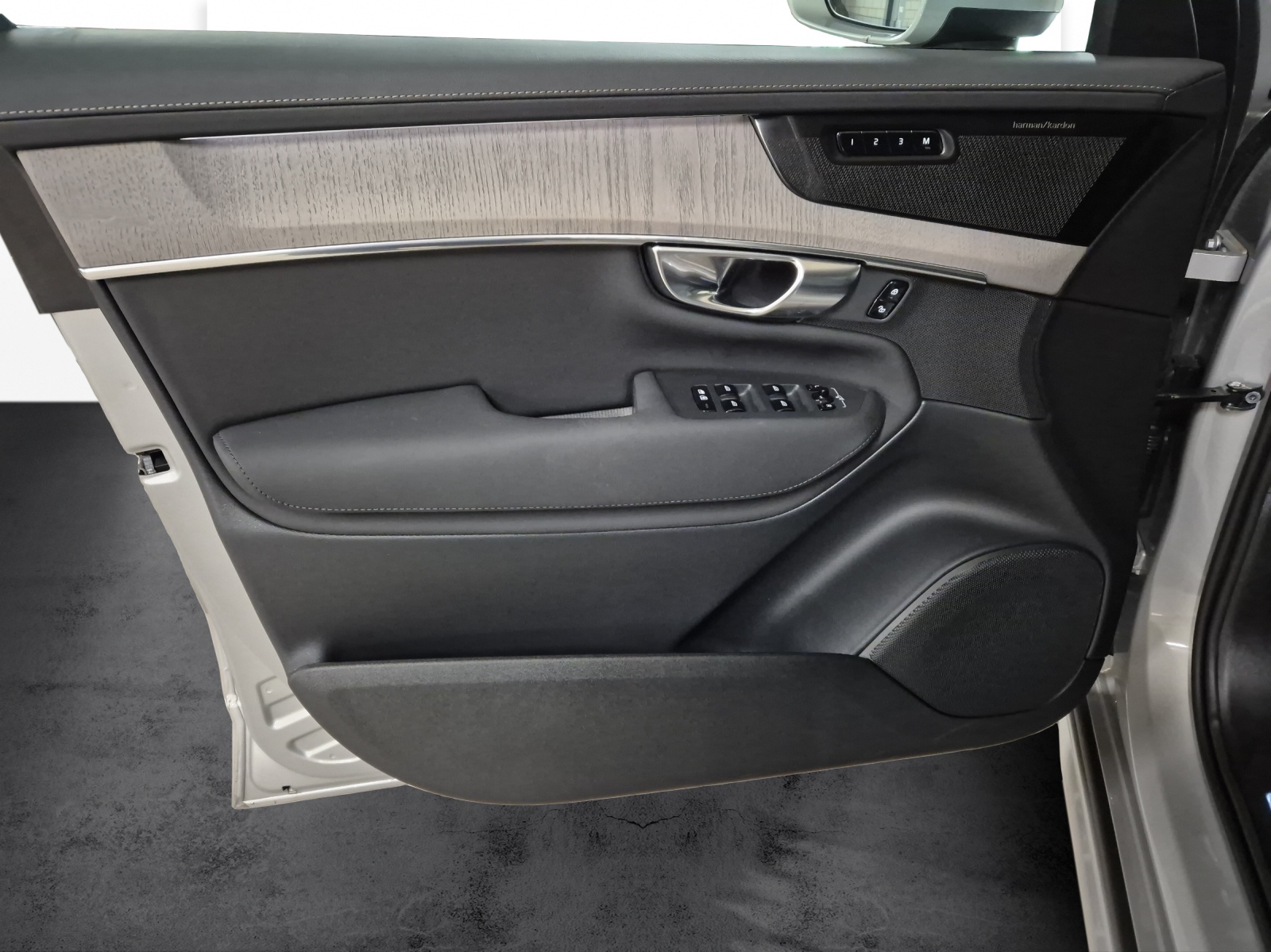VOLVO XC90 2.0 B5 MH Plus Bright AWD-image-13