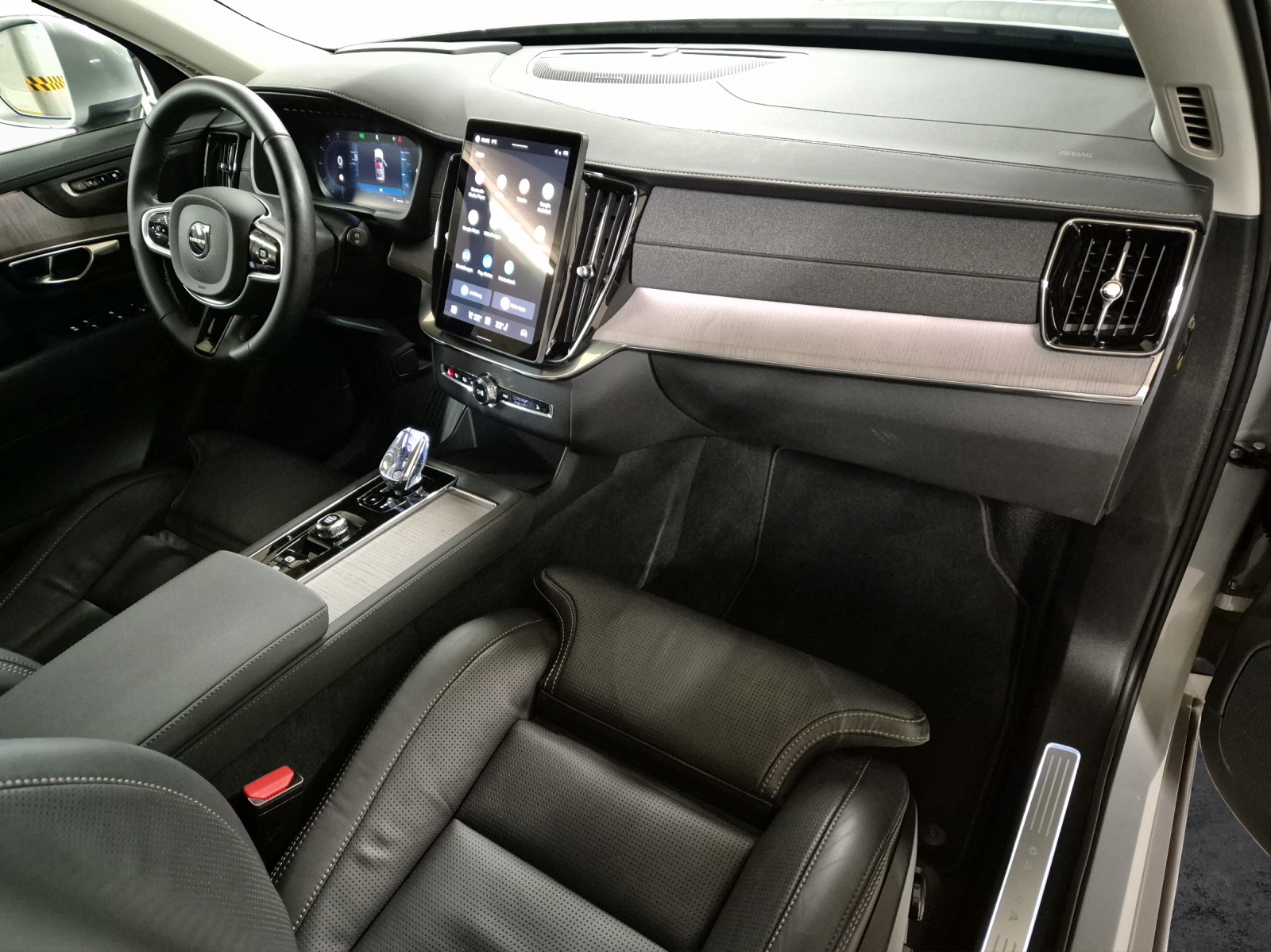 VOLVO XC90 2.0 B5 MH Plus Bright AWD-image-17
