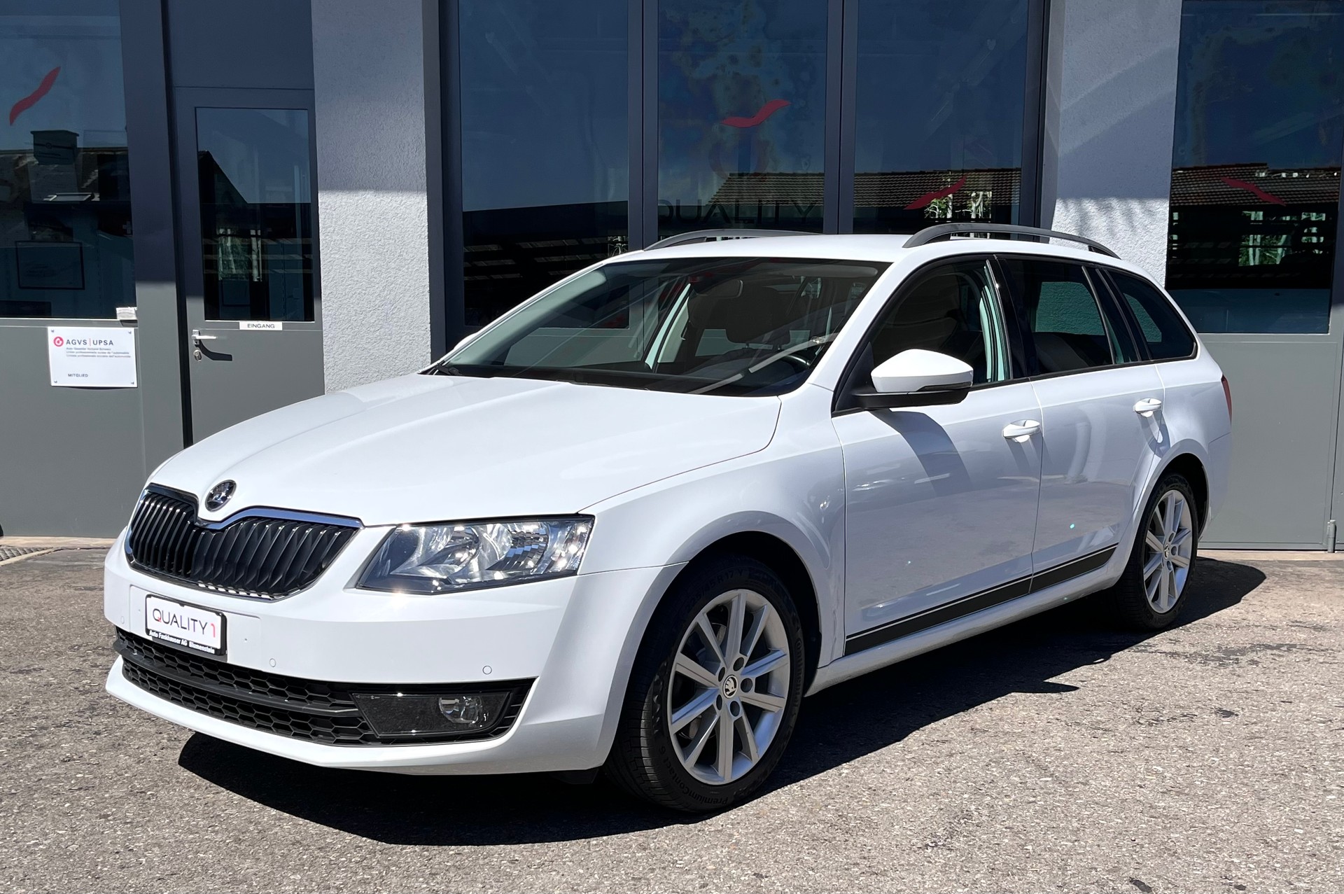 SKODA Octavia Combi 2.0 TDI Ambition 4x4-image-2