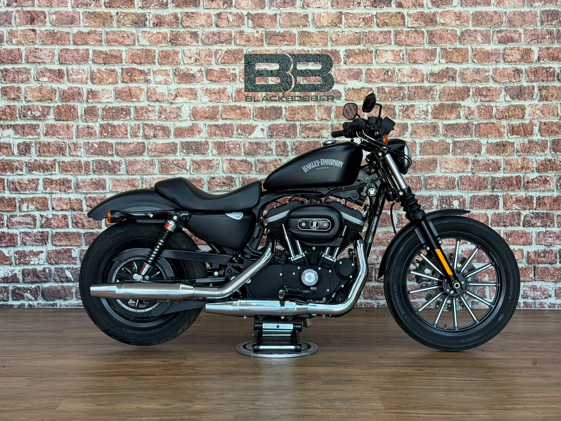 HARLEY-DAVIDSON XL 883 N Sportster Iron (25kW)-image-1