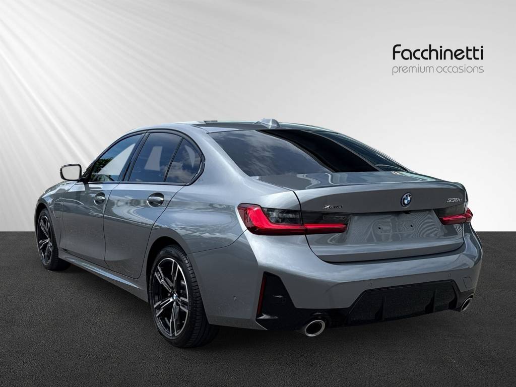 BMW 330e xDrive Steptronic M Sport-showroom-element-3