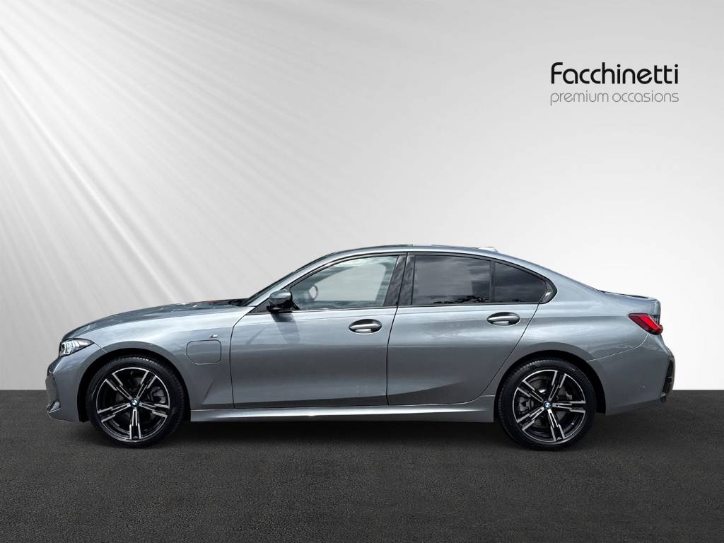 BMW 330e xDrive Steptronic M Sport-showroom-element-2