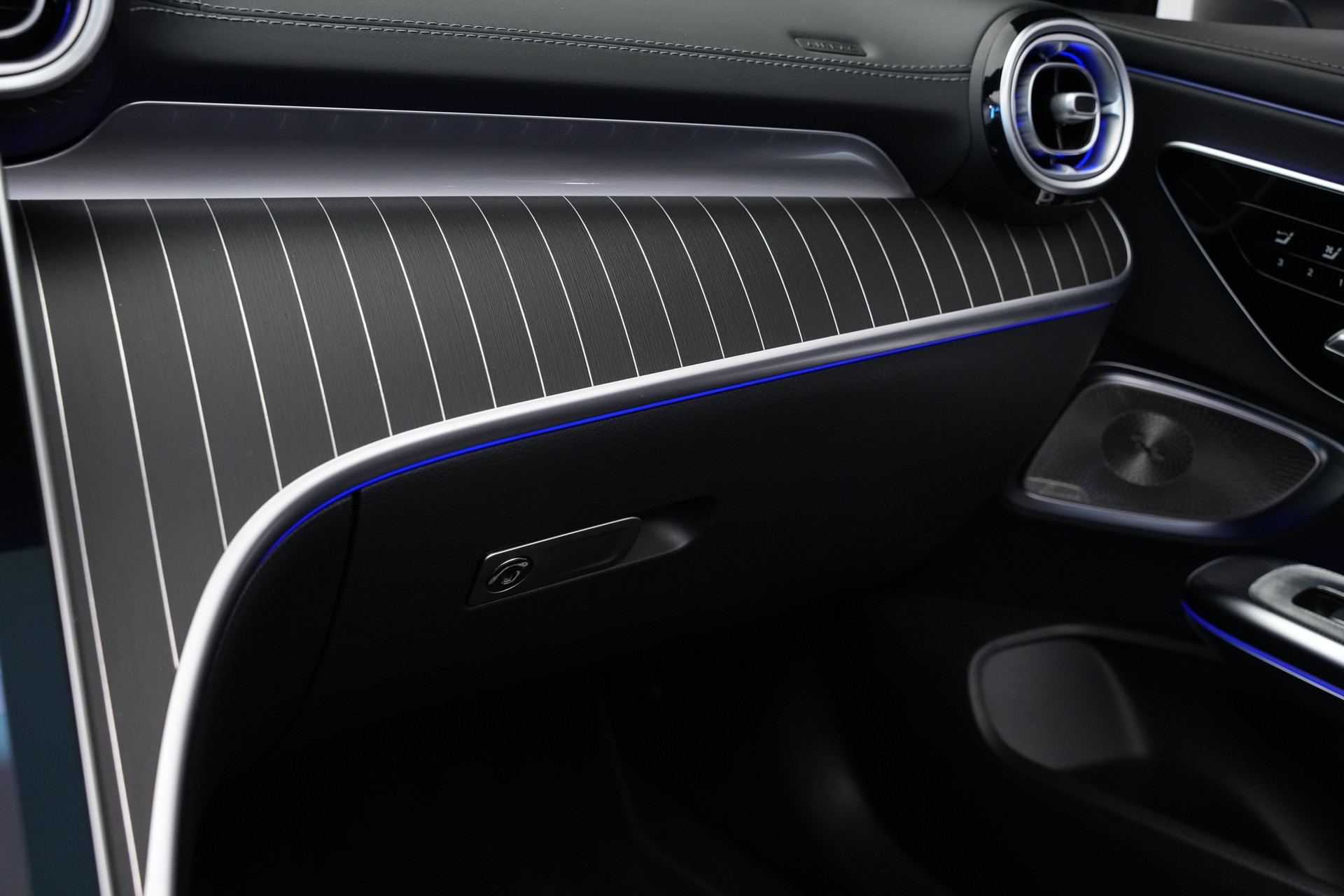 MERCEDES-BENZ CLE 300 Cabrio 4Matic 9G-Tronic-image-44