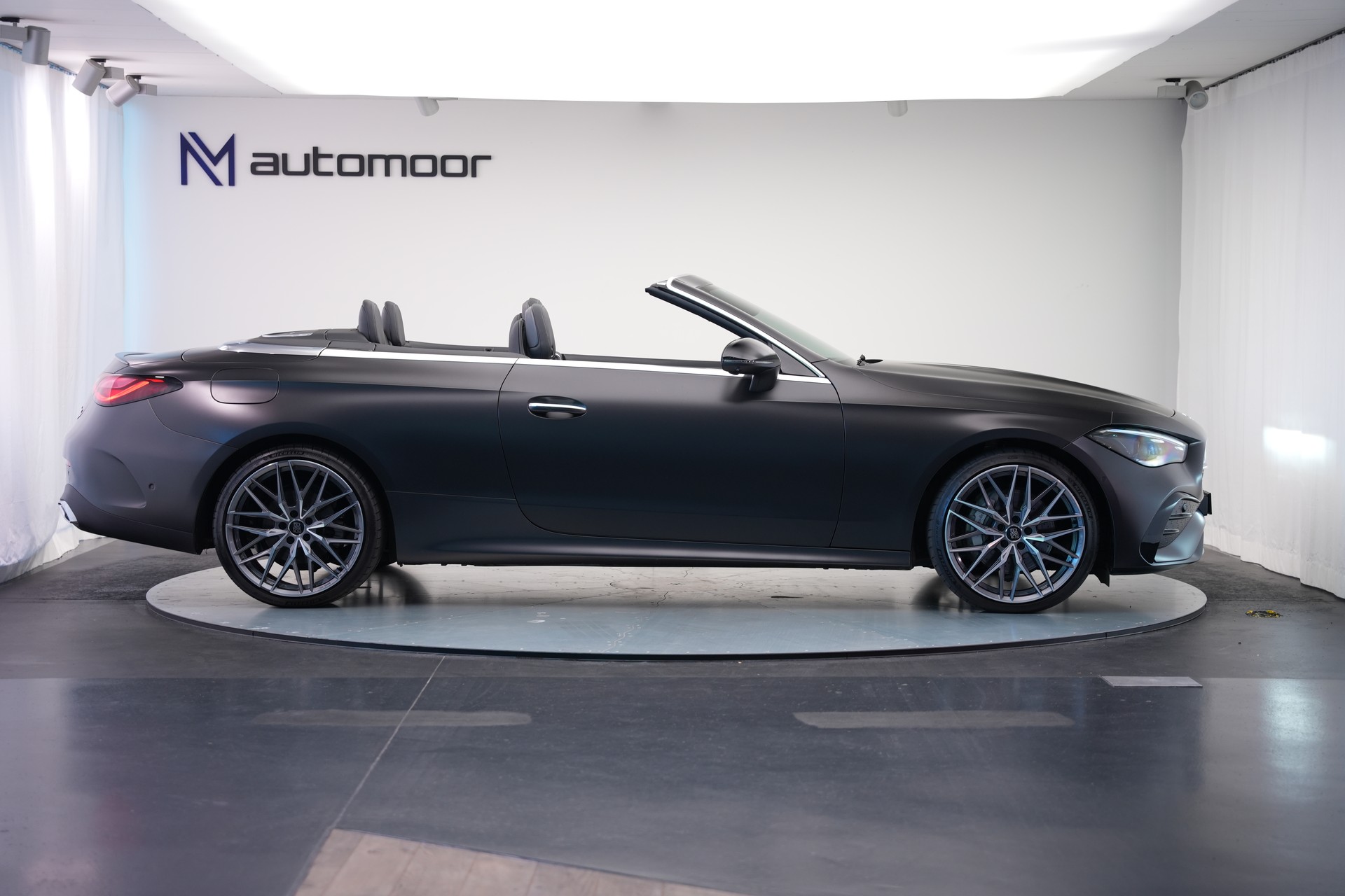 MERCEDES-BENZ CLE 300 Cabrio 4Matic 9G-Tronic-showroom-element-3