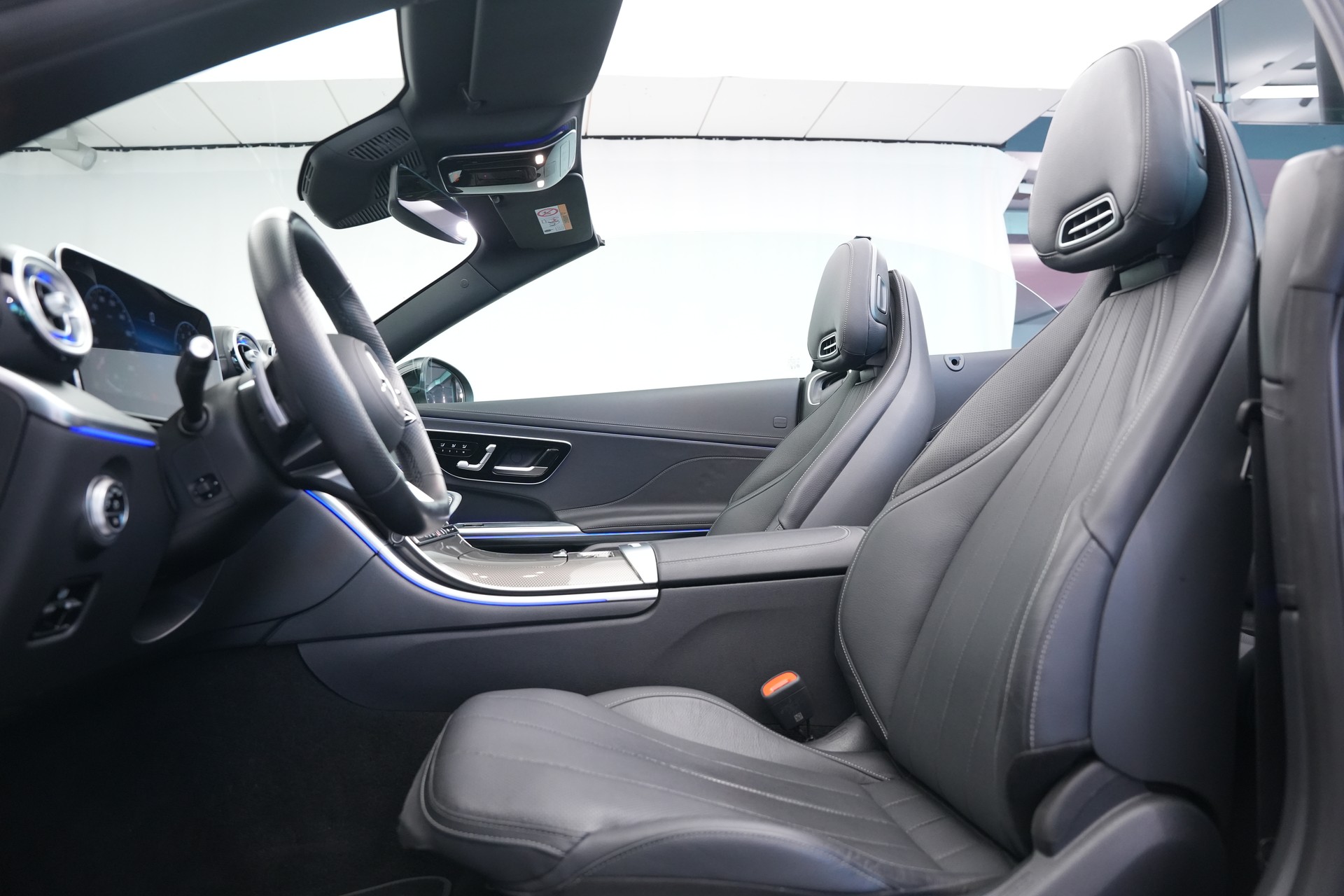 MERCEDES-BENZ CLE 300 Cabrio 4Matic 9G-Tronic-image-15