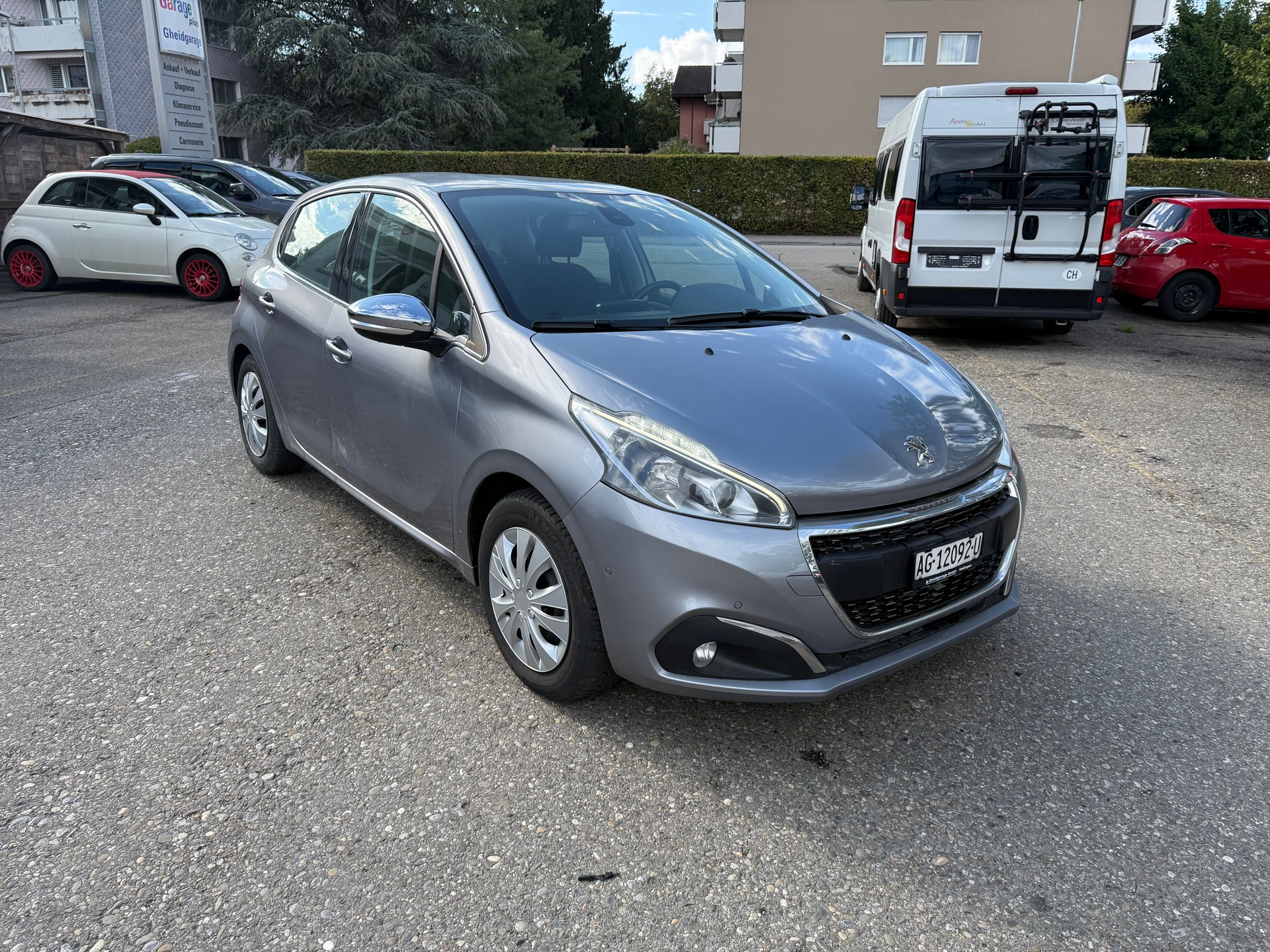 PEUGEOT 208 1.2 PureTech Allure EAT6-showroom-element-1