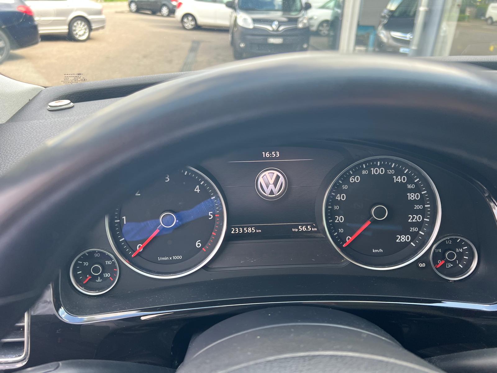 VW Touareg 3.0 TDI R-Line BlueMotion Technology Tiptronic-image-11