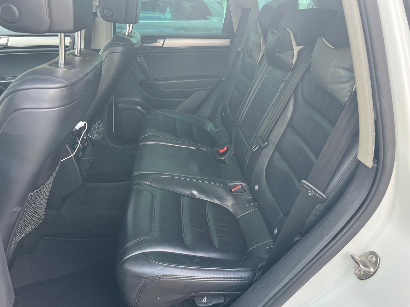 VW Touareg 3.0 TDI R-Line BlueMotion Technology Tiptronic-image-9